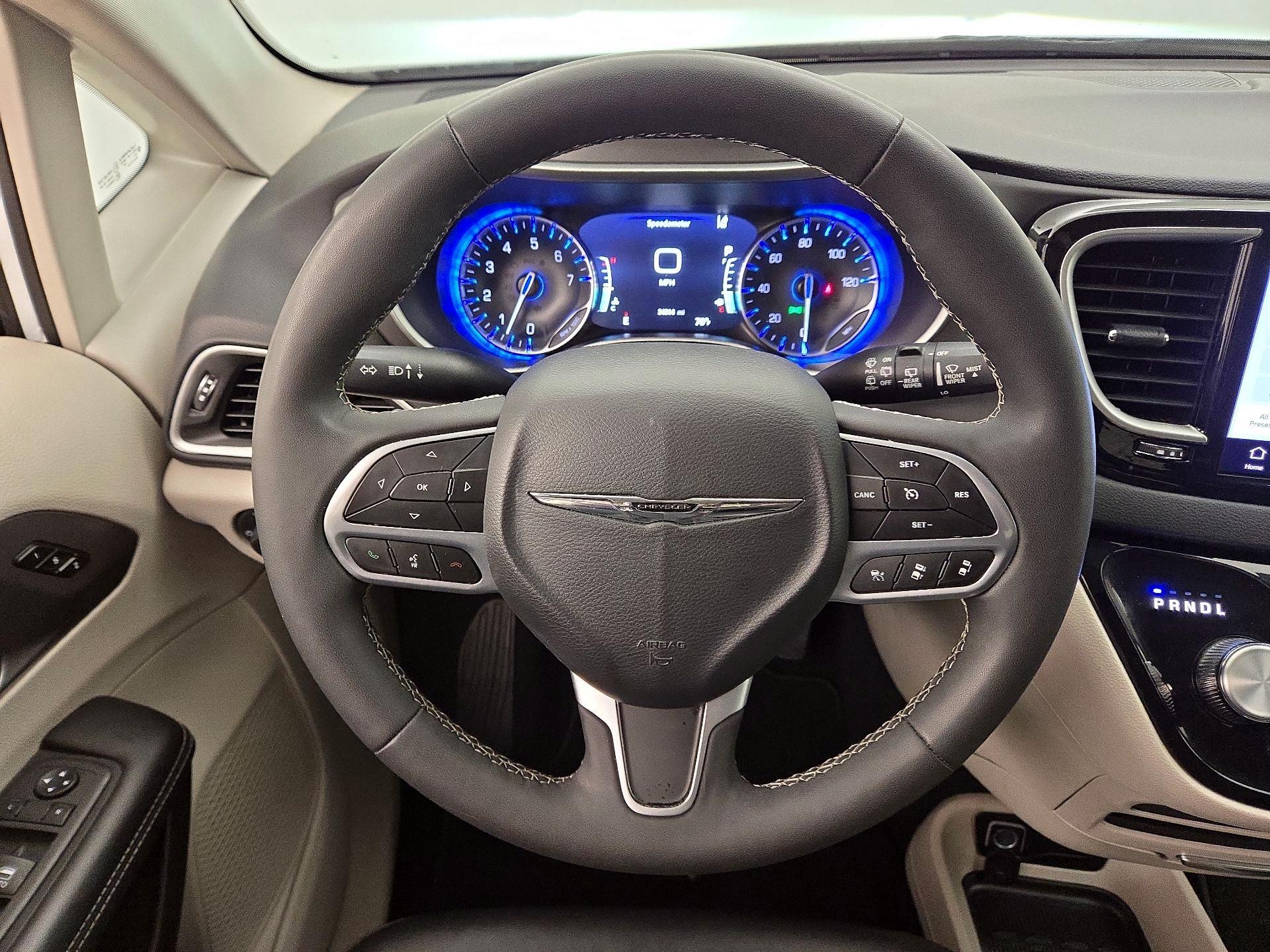 Thumbnail: 2024 Chrysler Pacifica - 10