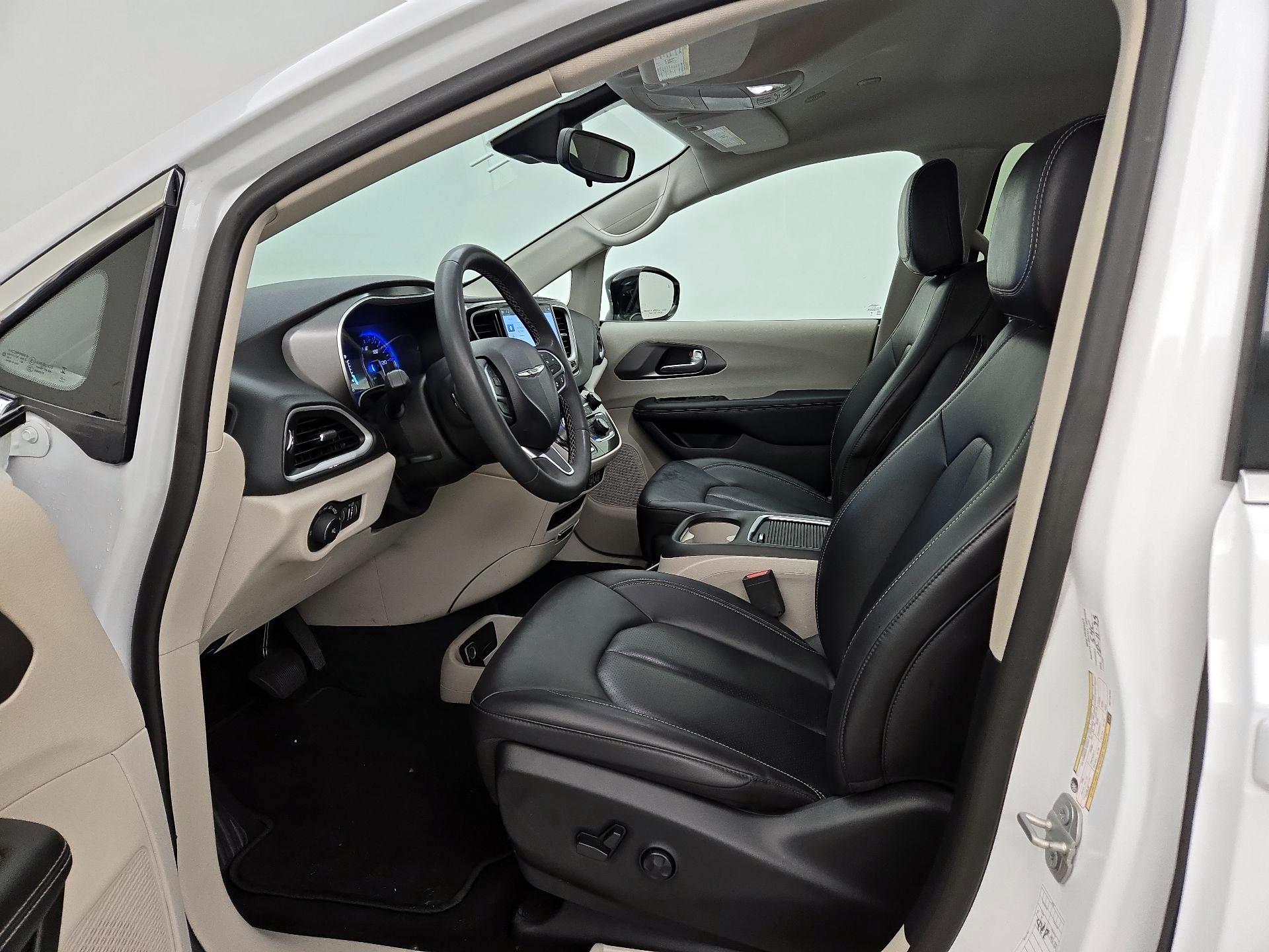 Thumbnail: 2024 Chrysler Pacifica - 11