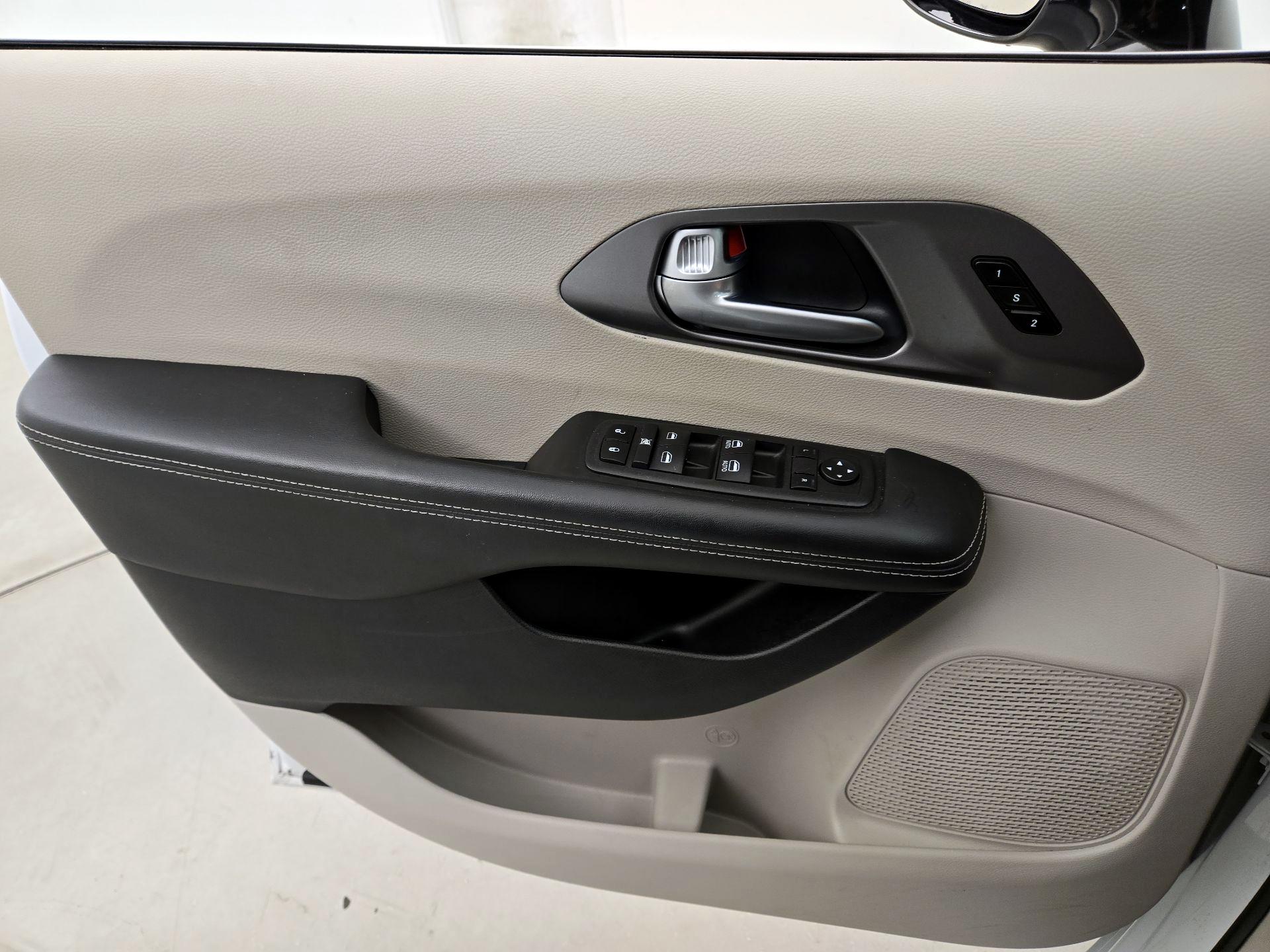 Thumbnail: 2024 Chrysler Pacifica - 12