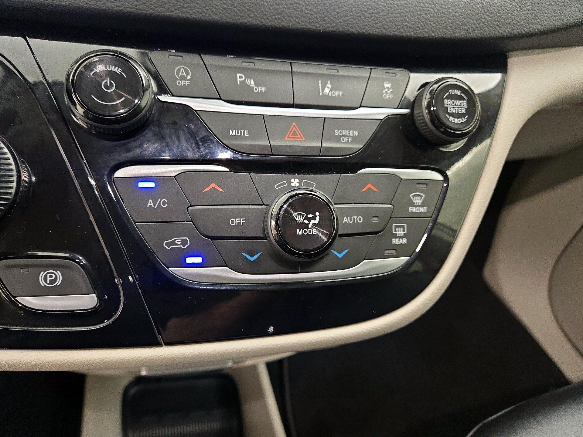 Thumbnail: 2024 Chrysler Pacifica - 16