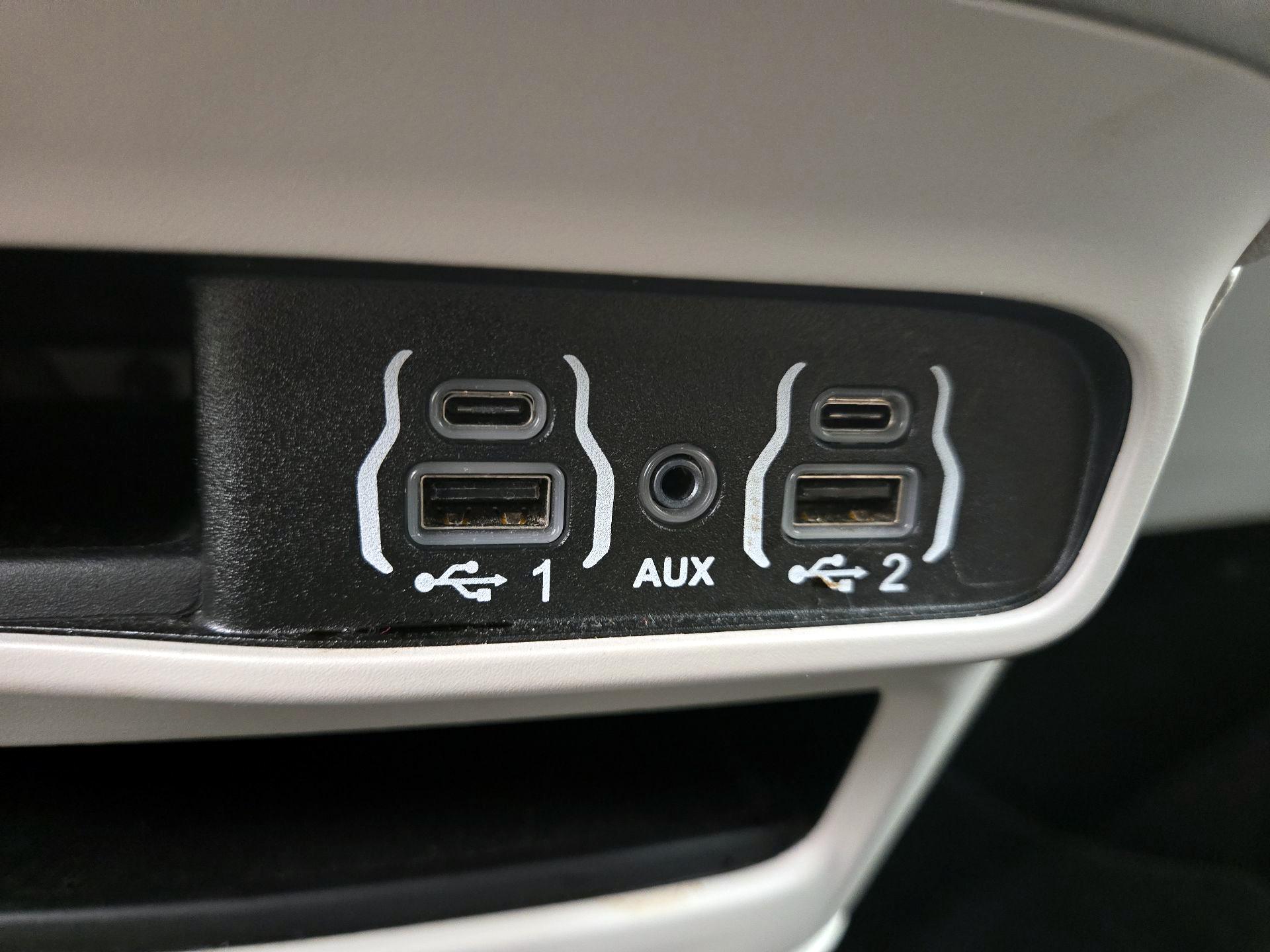 Thumbnail: 2024 Chrysler Pacifica - 18