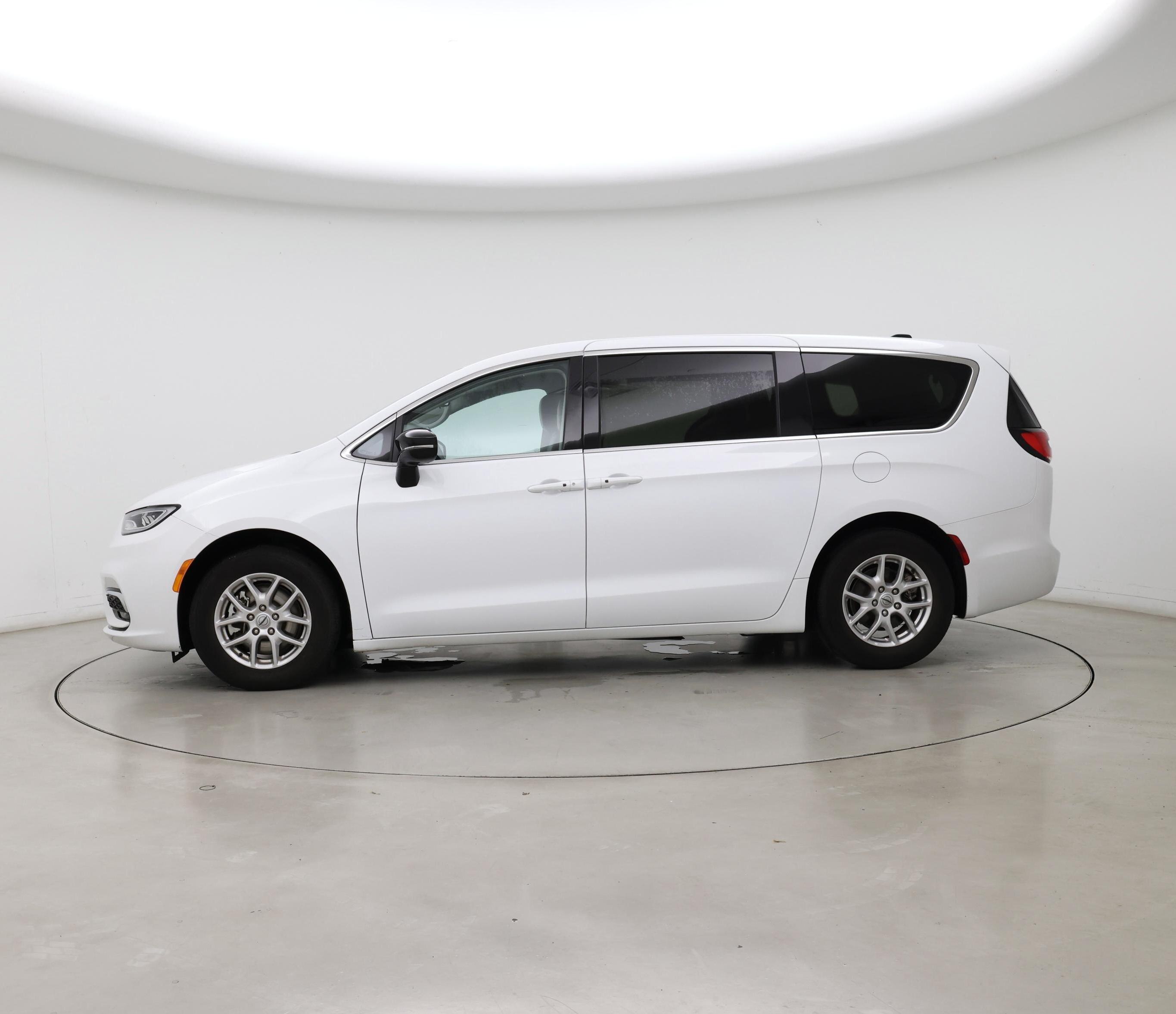 Thumbnail: 2024 Chrysler Pacifica - 3