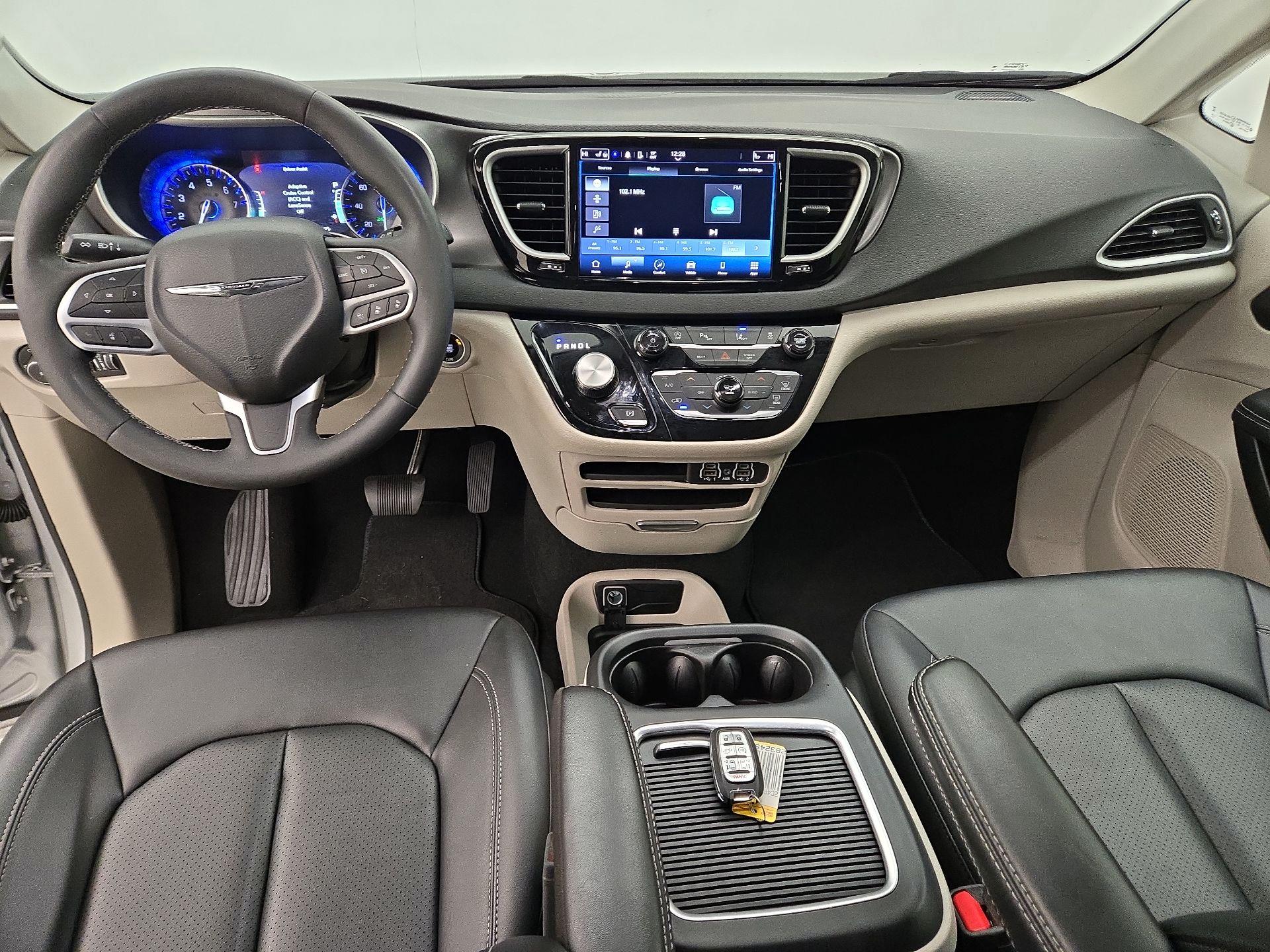 Thumbnail: 2024 Chrysler Pacifica - 9