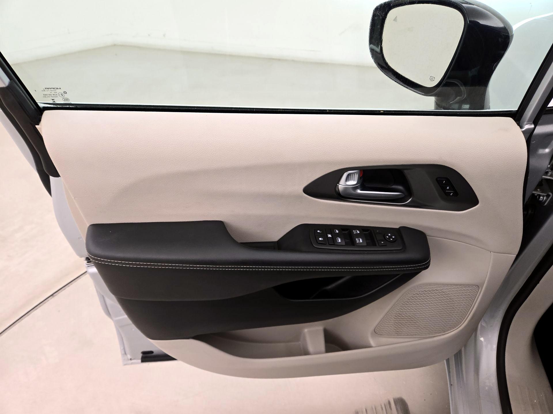 Thumbnail: 2024 Chrysler Pacifica - 12