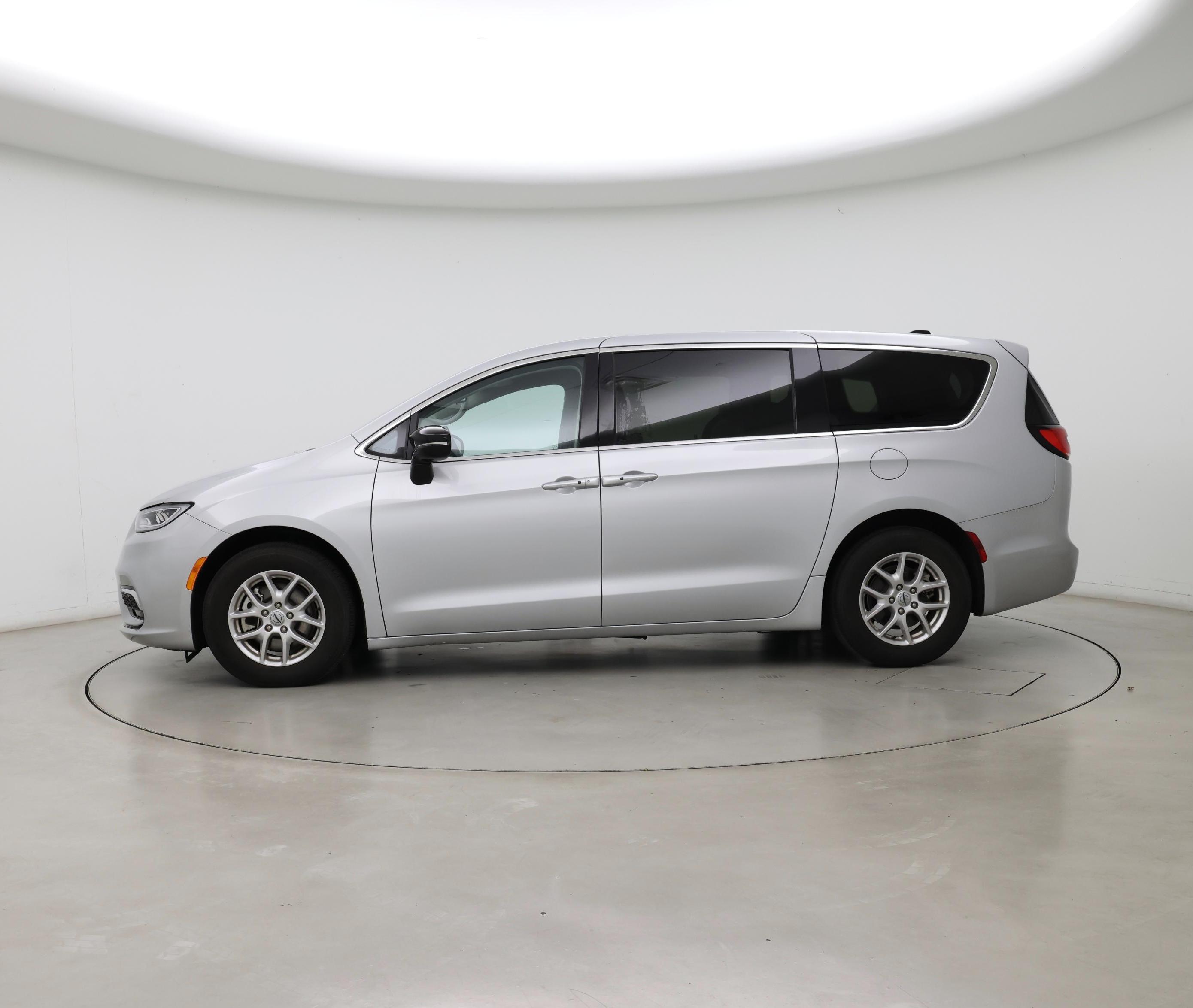 Thumbnail: 2024 Chrysler Pacifica - 3