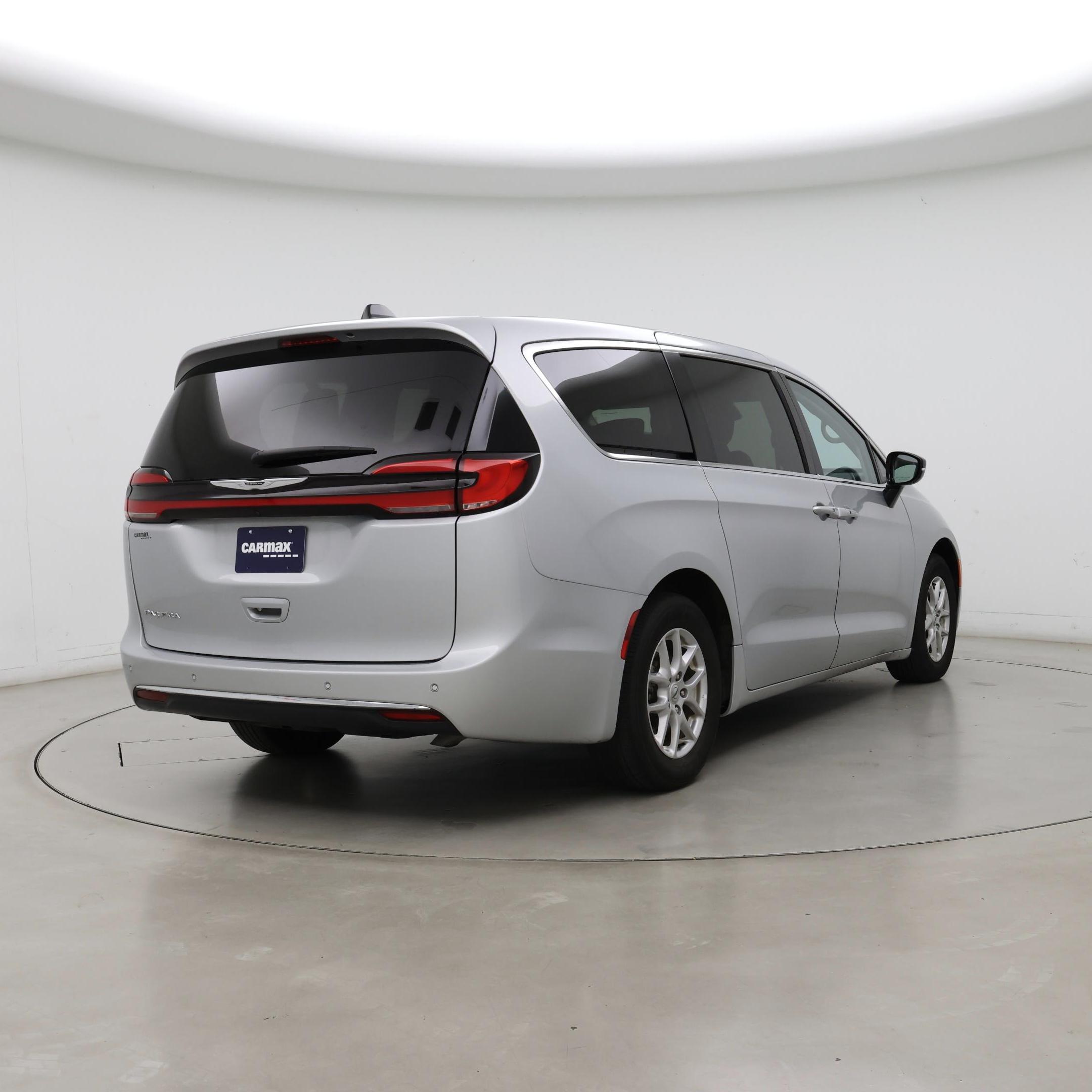 Thumbnail: 2024 Chrysler Pacifica - 8