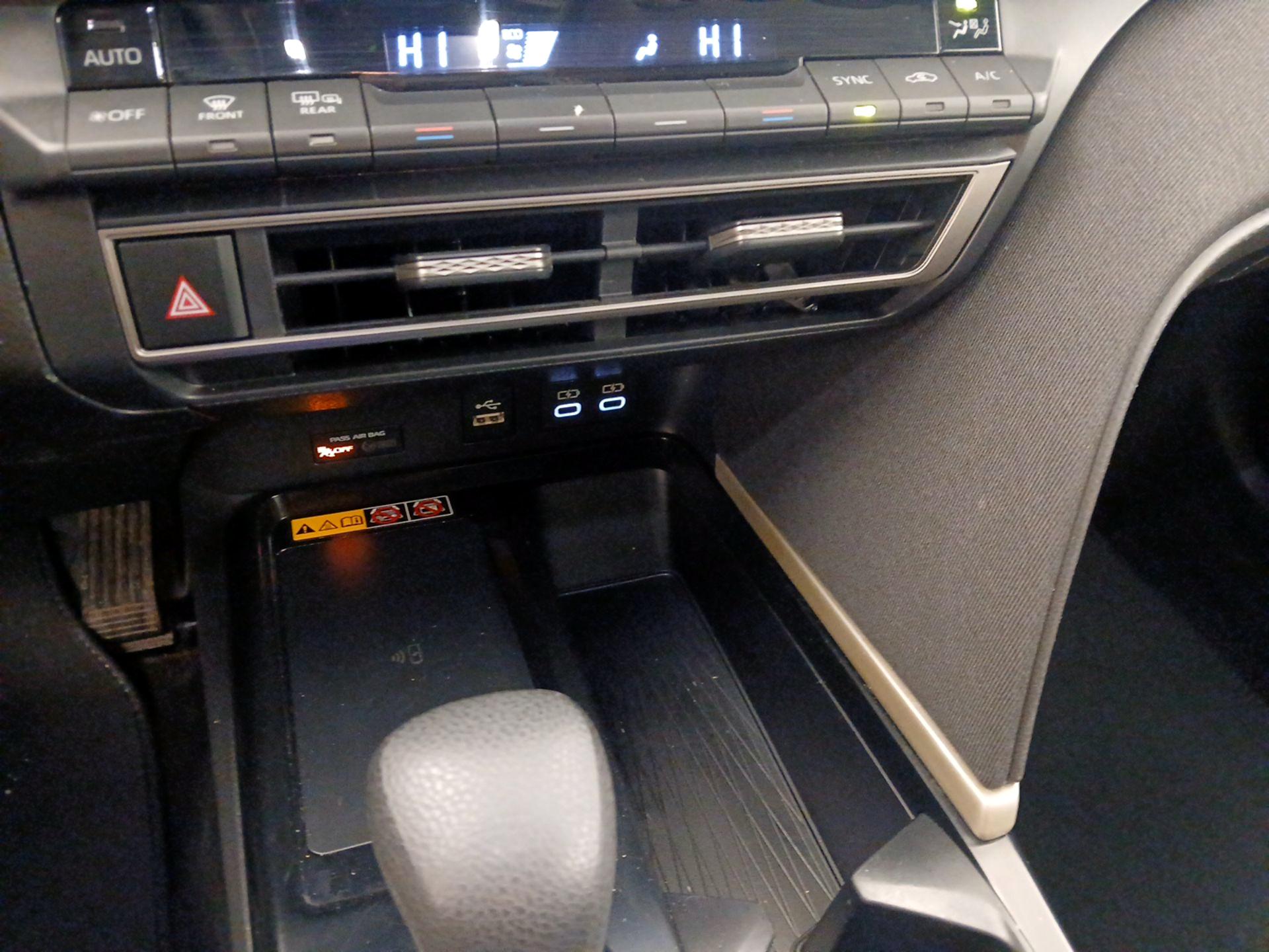 Thumbnail: 2025 Toyota Camry - 16