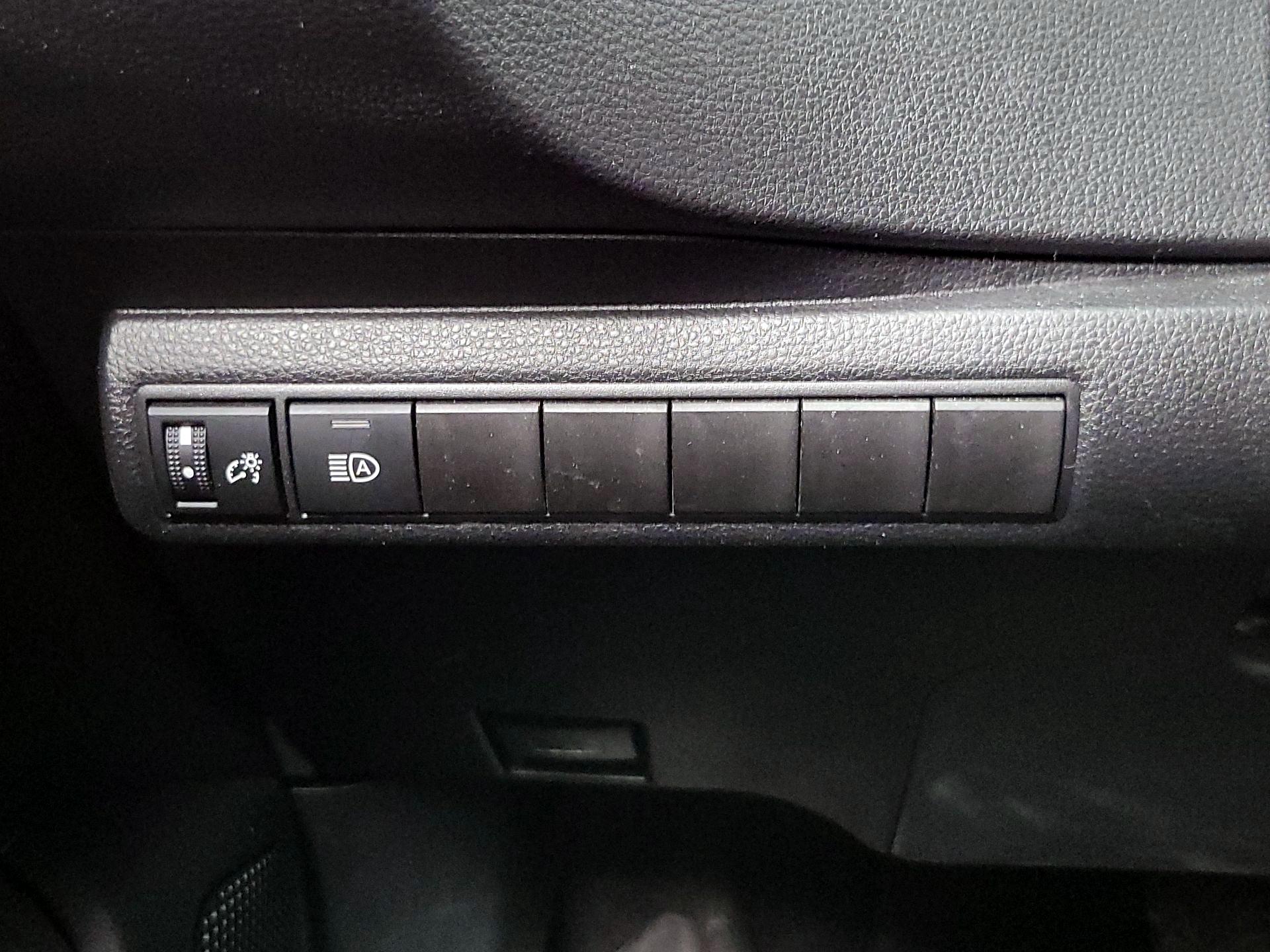 Thumbnail: 2025 Toyota Corolla - 13