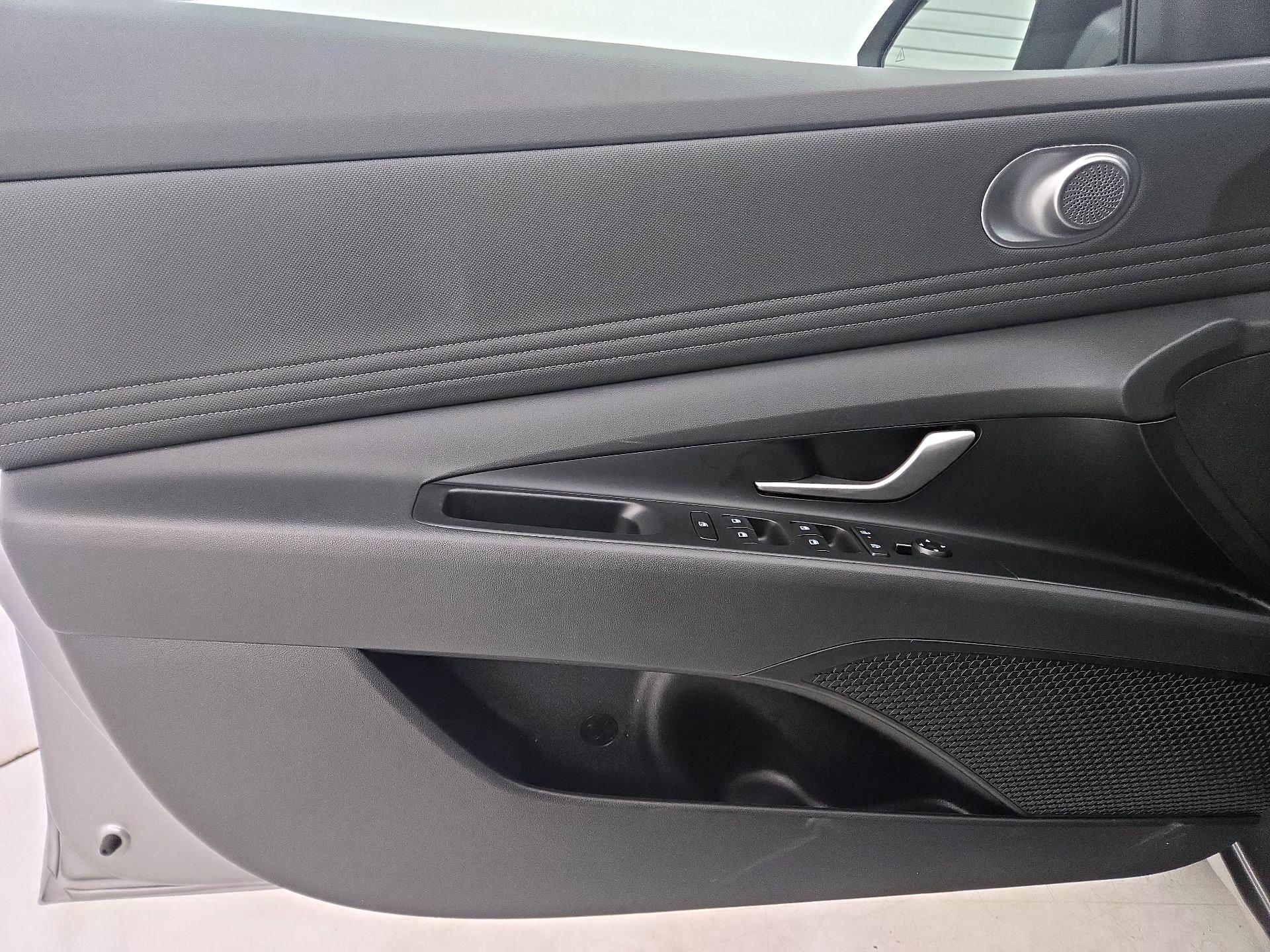 Thumbnail: 2025 Hyundai Elantra - 12