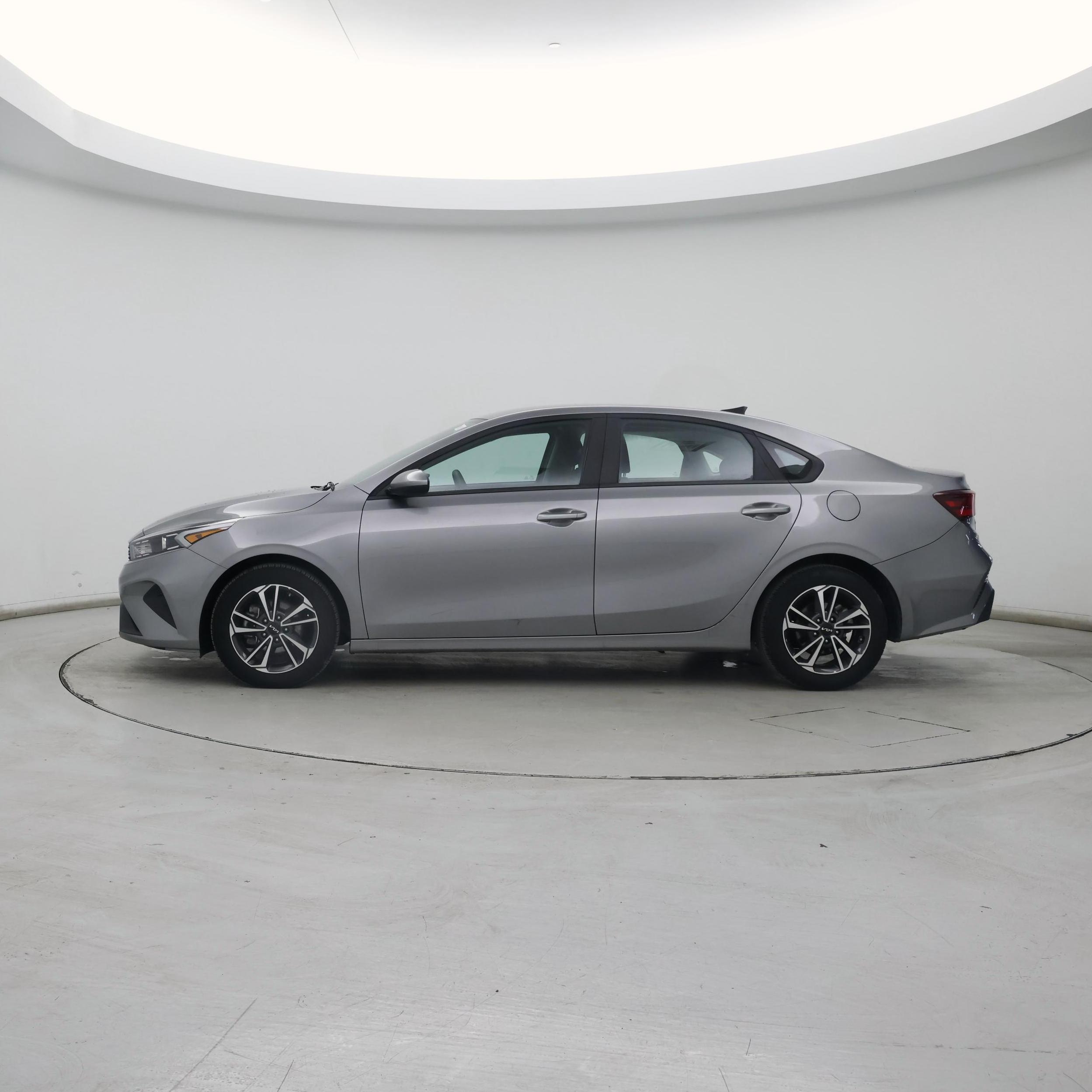 Thumbnail: 2024 Kia Forte - 3