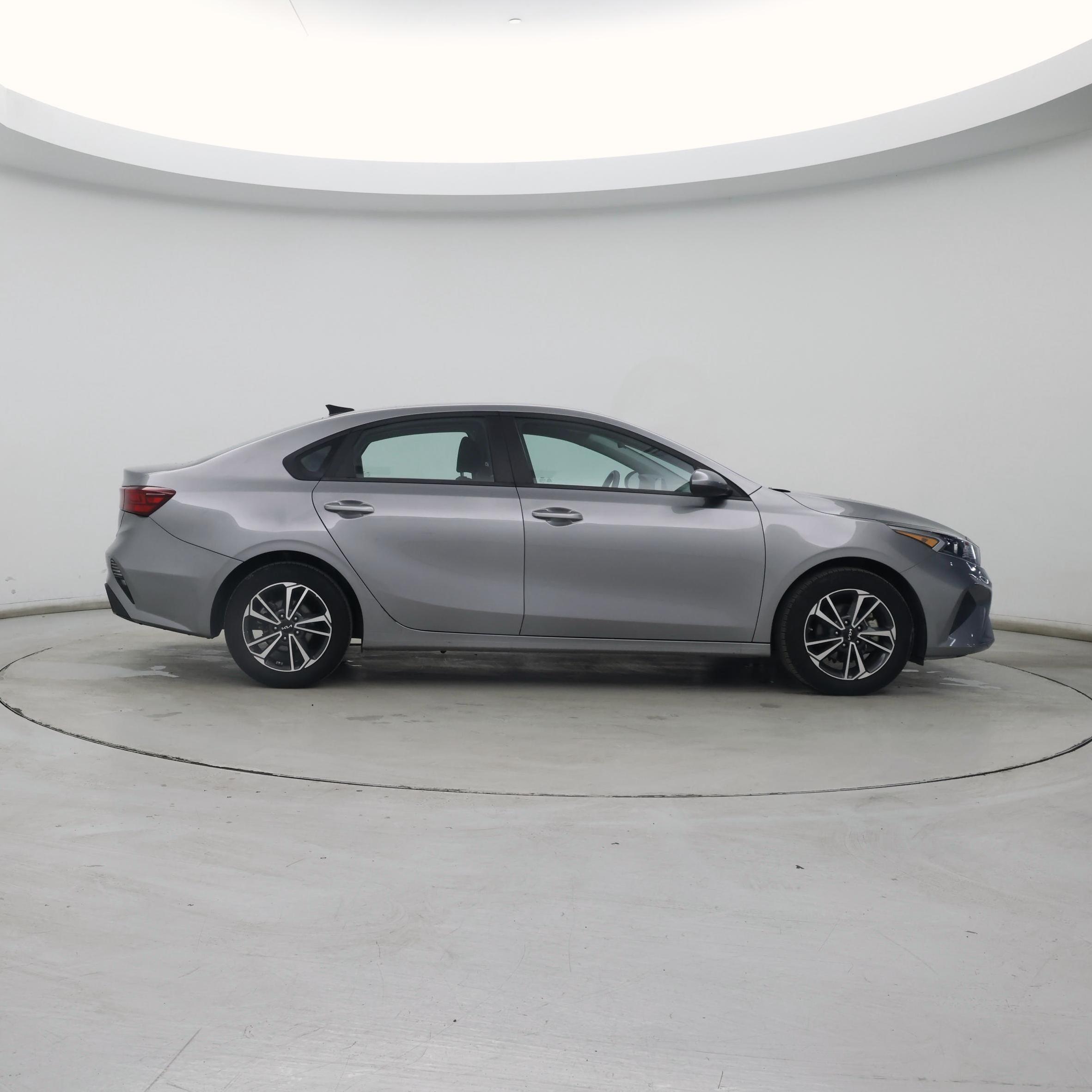 Thumbnail: 2024 Kia Forte - 7