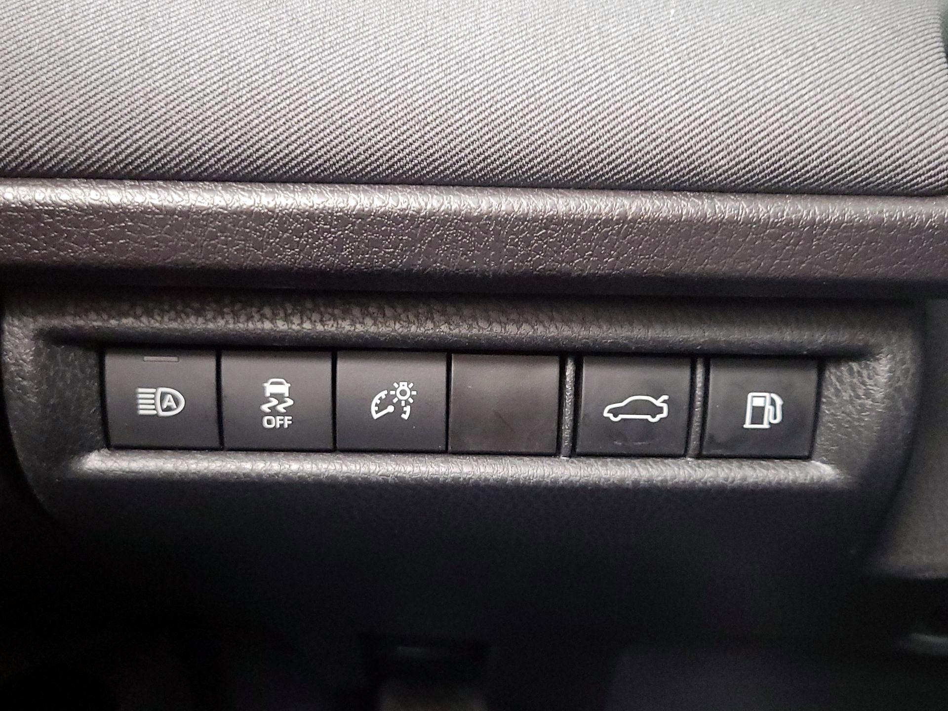 Thumbnail: 2025 Toyota Camry - 13