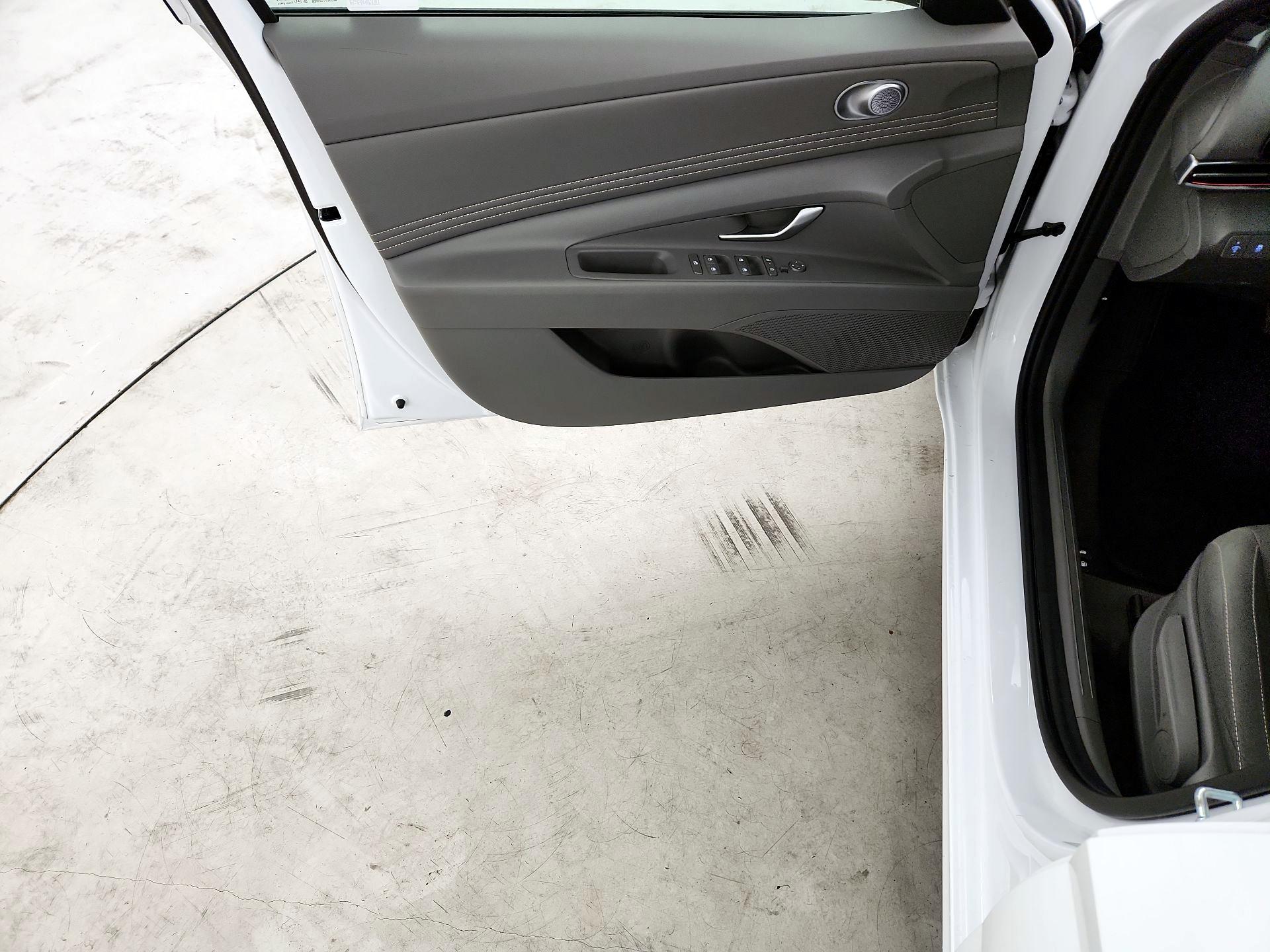 Thumbnail: 2025 Hyundai Elantra - 10