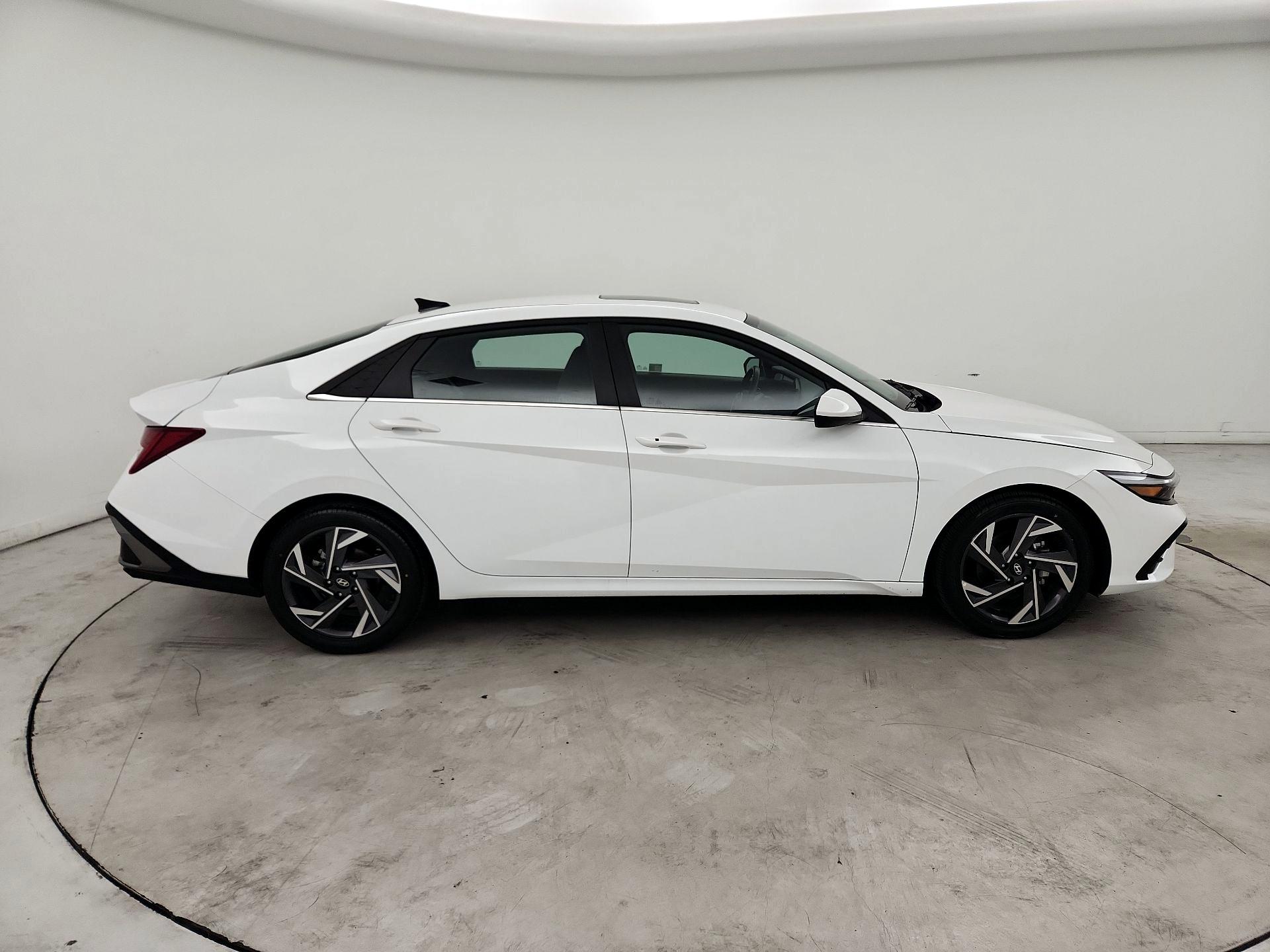 Thumbnail: 2025 Hyundai Elantra - 4