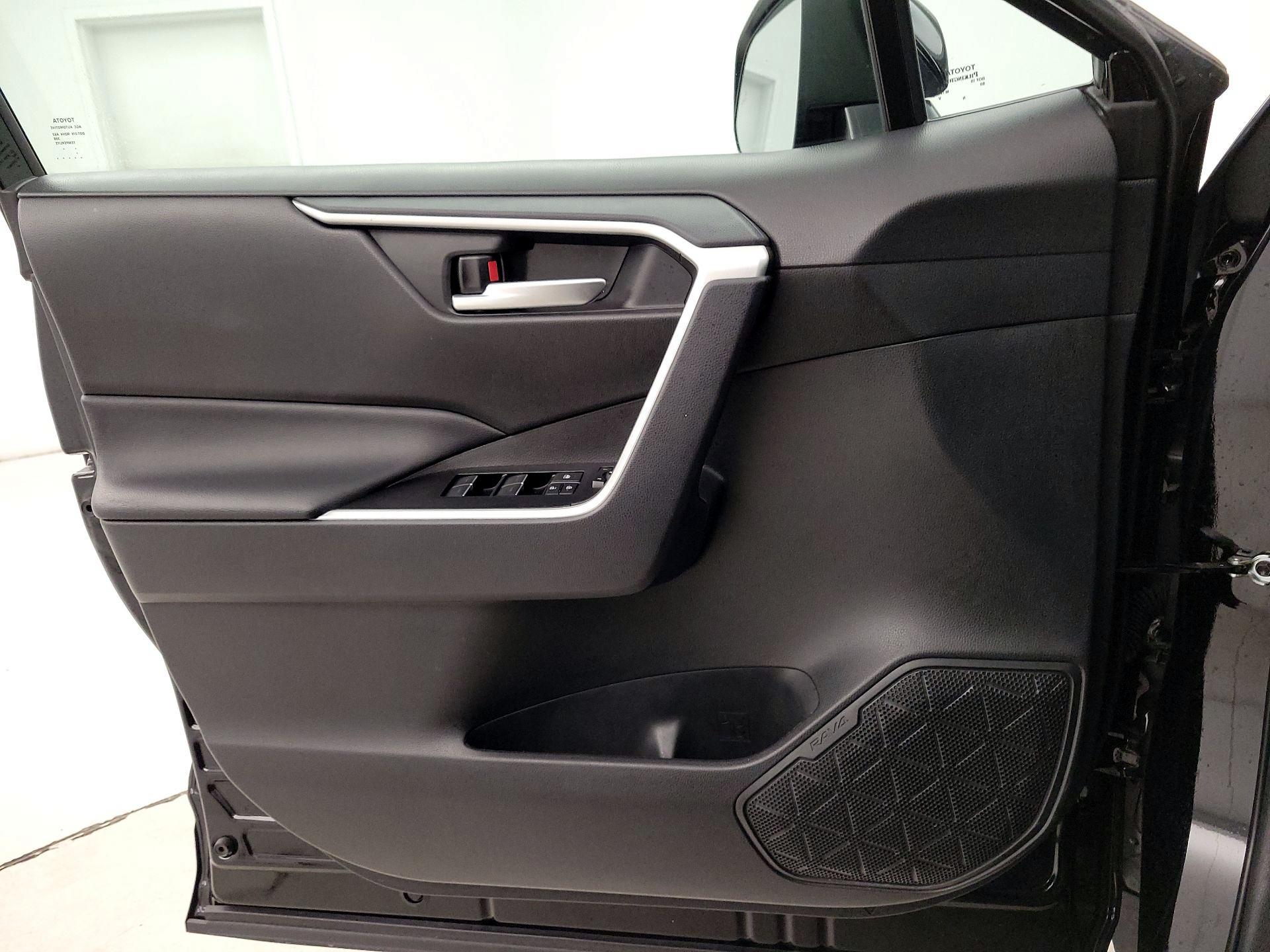 Thumbnail: 2025 Toyota RAV4 - 12