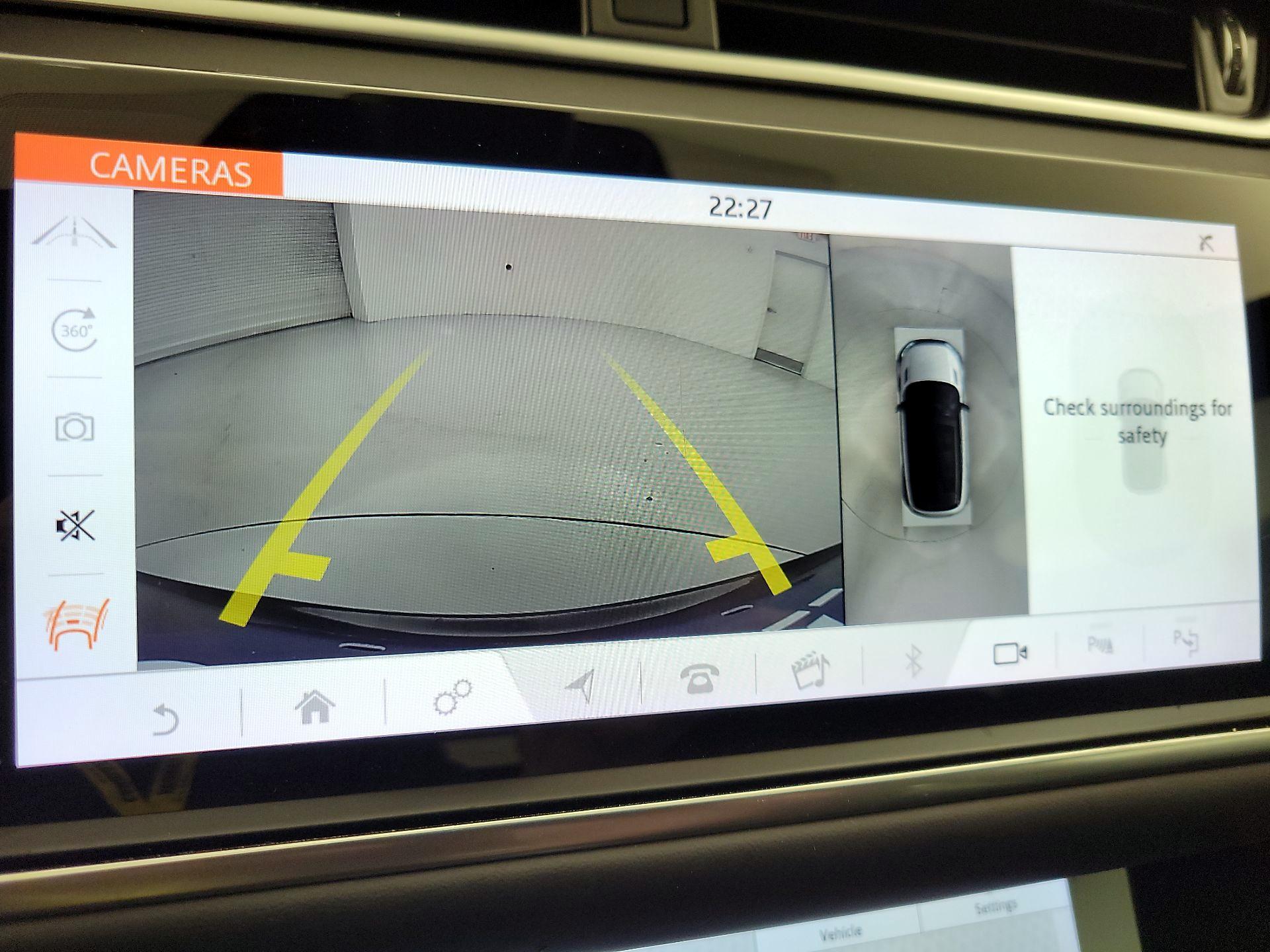 Thumbnail: 2020 Land Rover Range Rover Evoque - 15