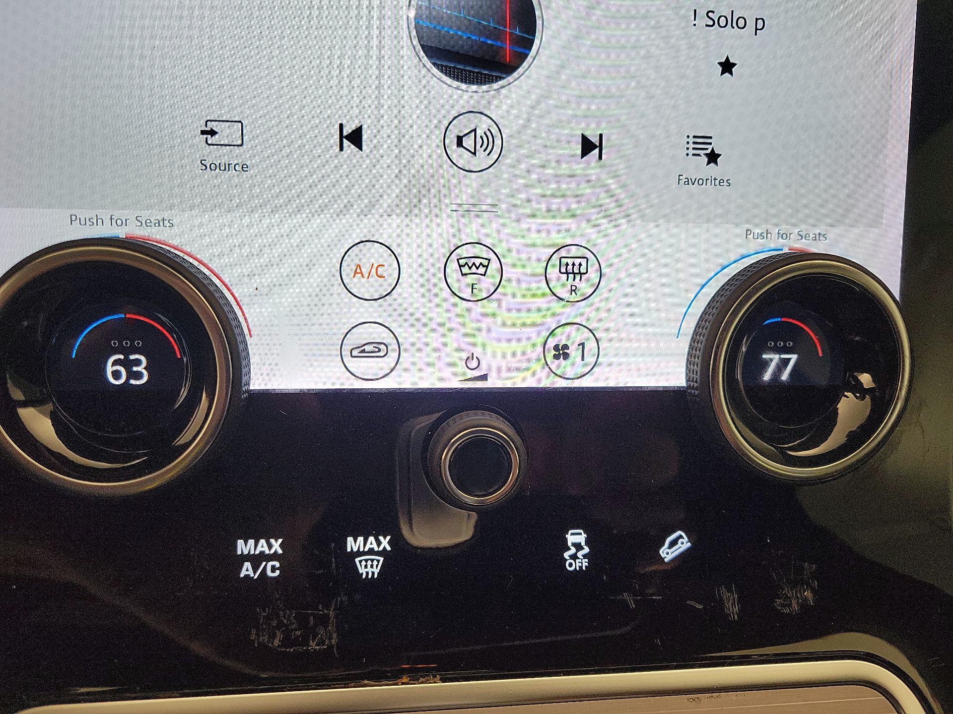 Thumbnail: 2020 Land Rover Range Rover Evoque - 17