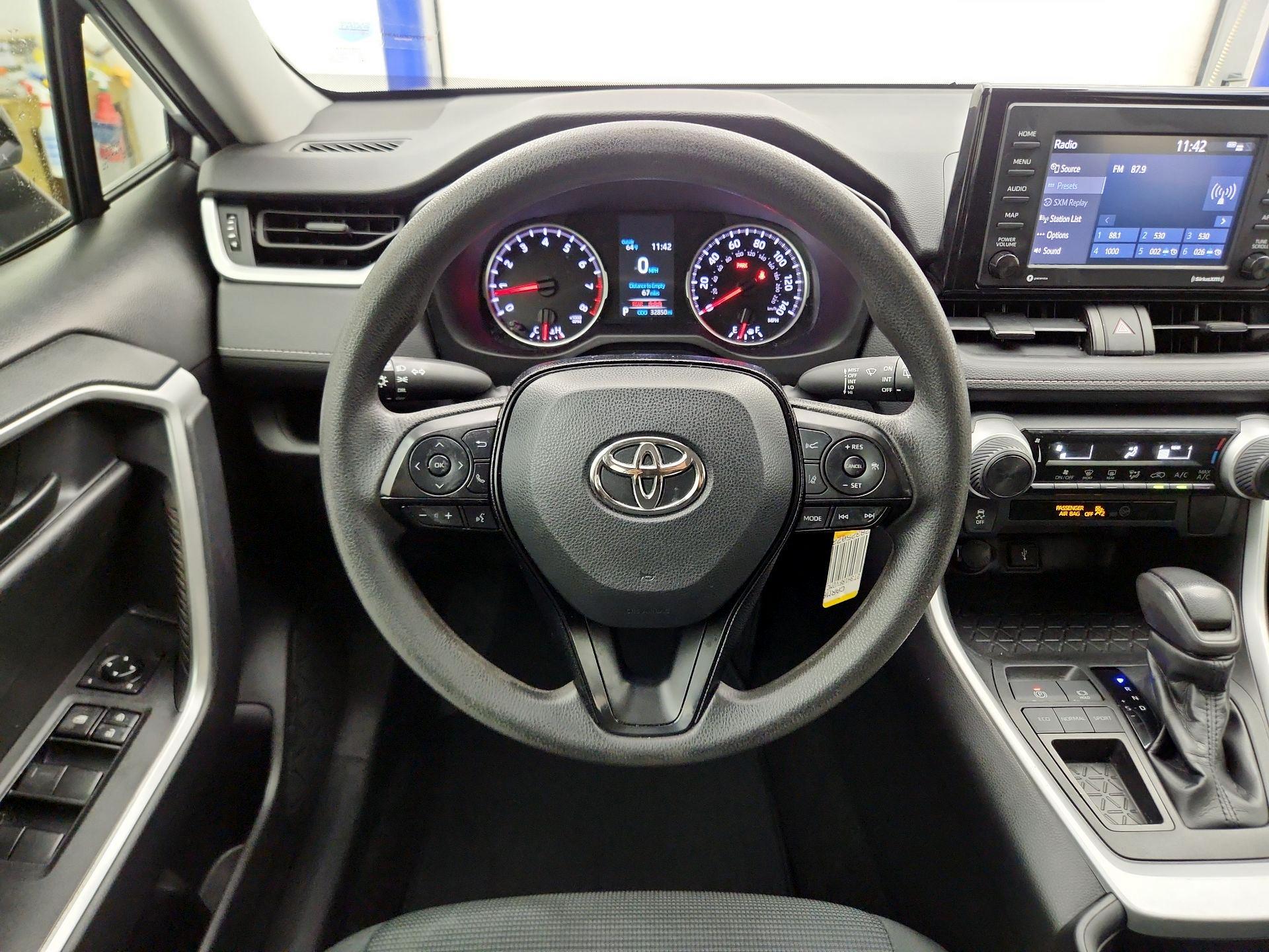 Thumbnail: 2021 Toyota RAV4 - 10