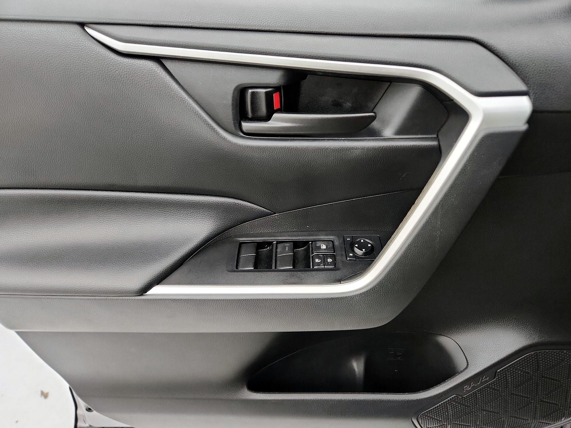 Thumbnail: 2021 Toyota RAV4 - 12