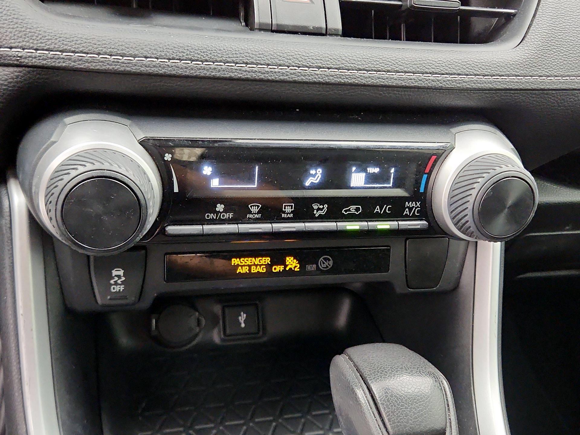 Thumbnail: 2021 Toyota RAV4 - 16