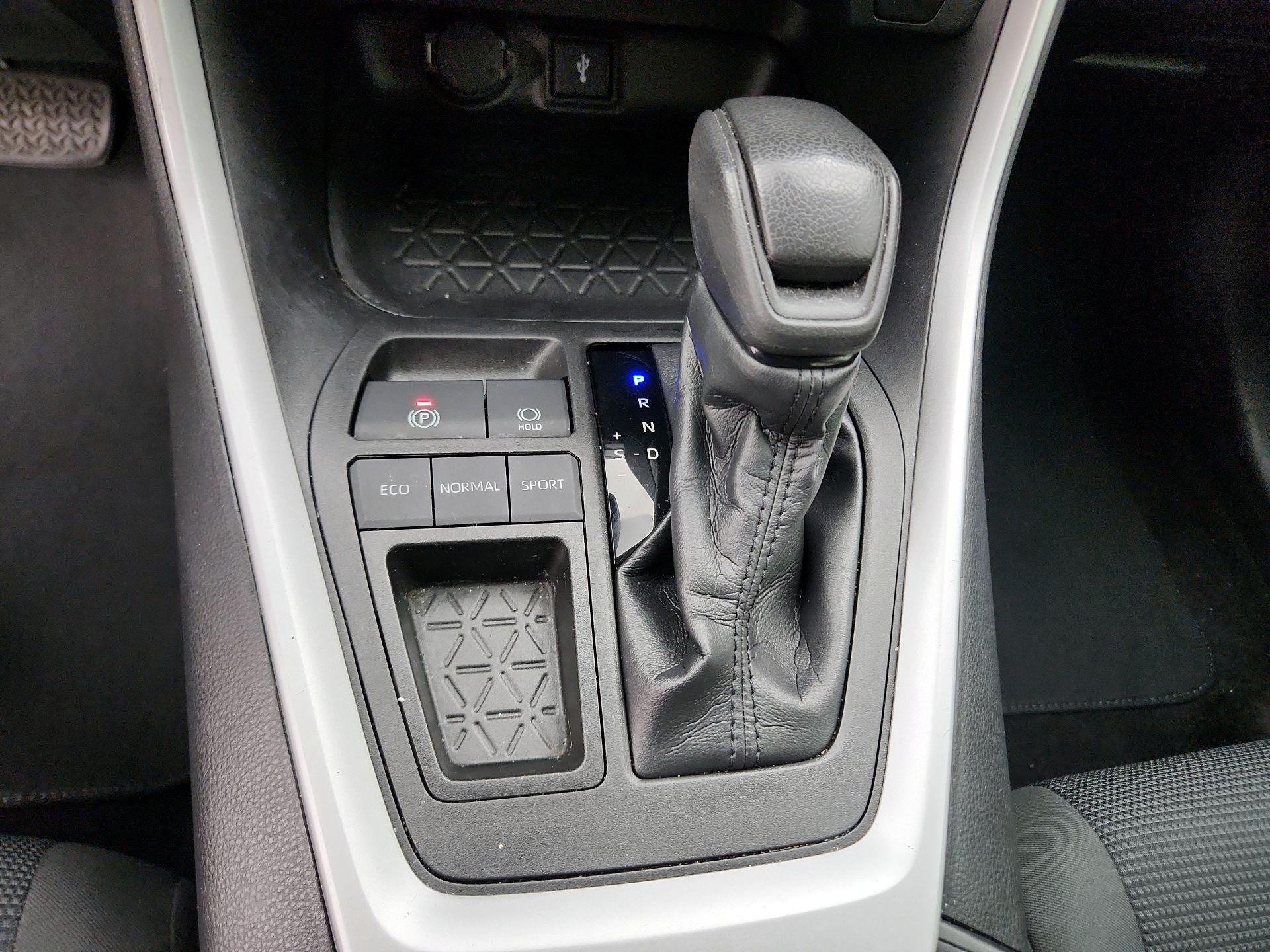 Thumbnail: 2021 Toyota RAV4 - 17