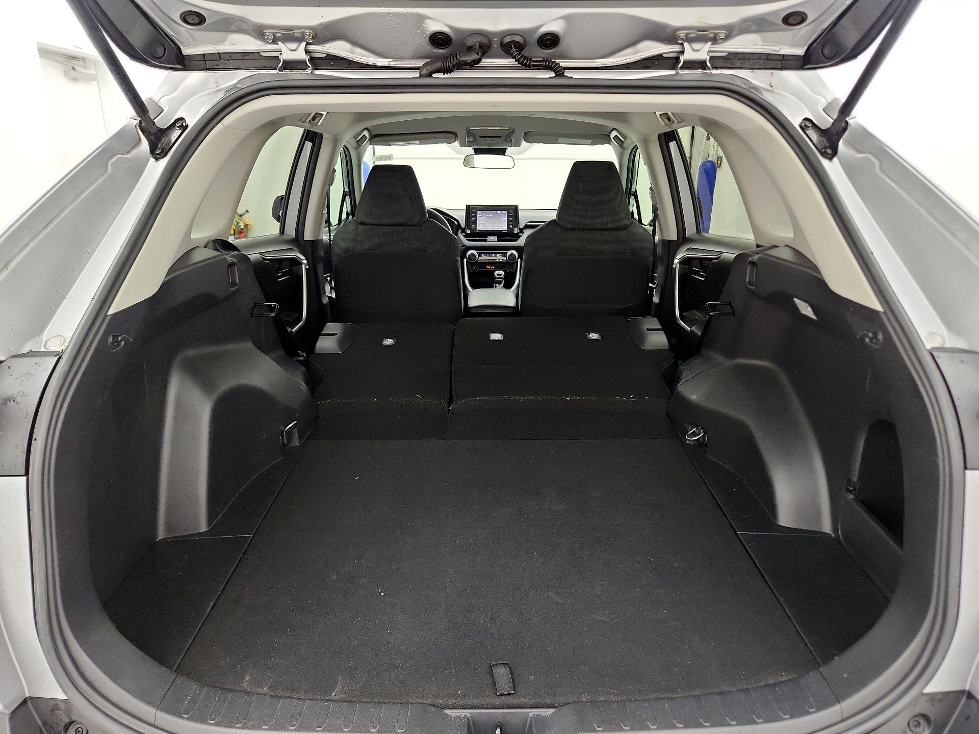 Thumbnail: 2021 Toyota RAV4 - 20