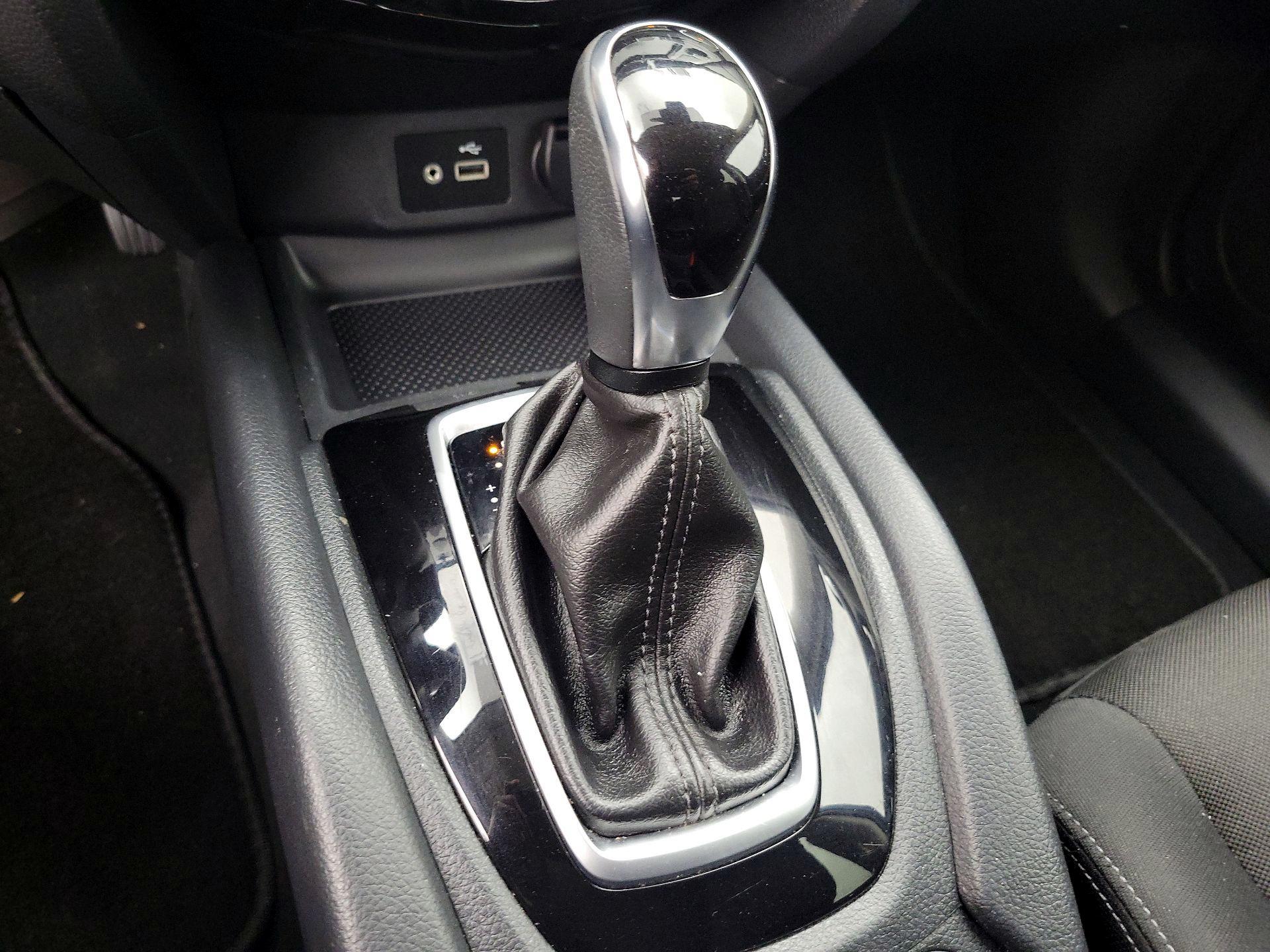 Thumbnail: 2020 Nissan Rogue - 17