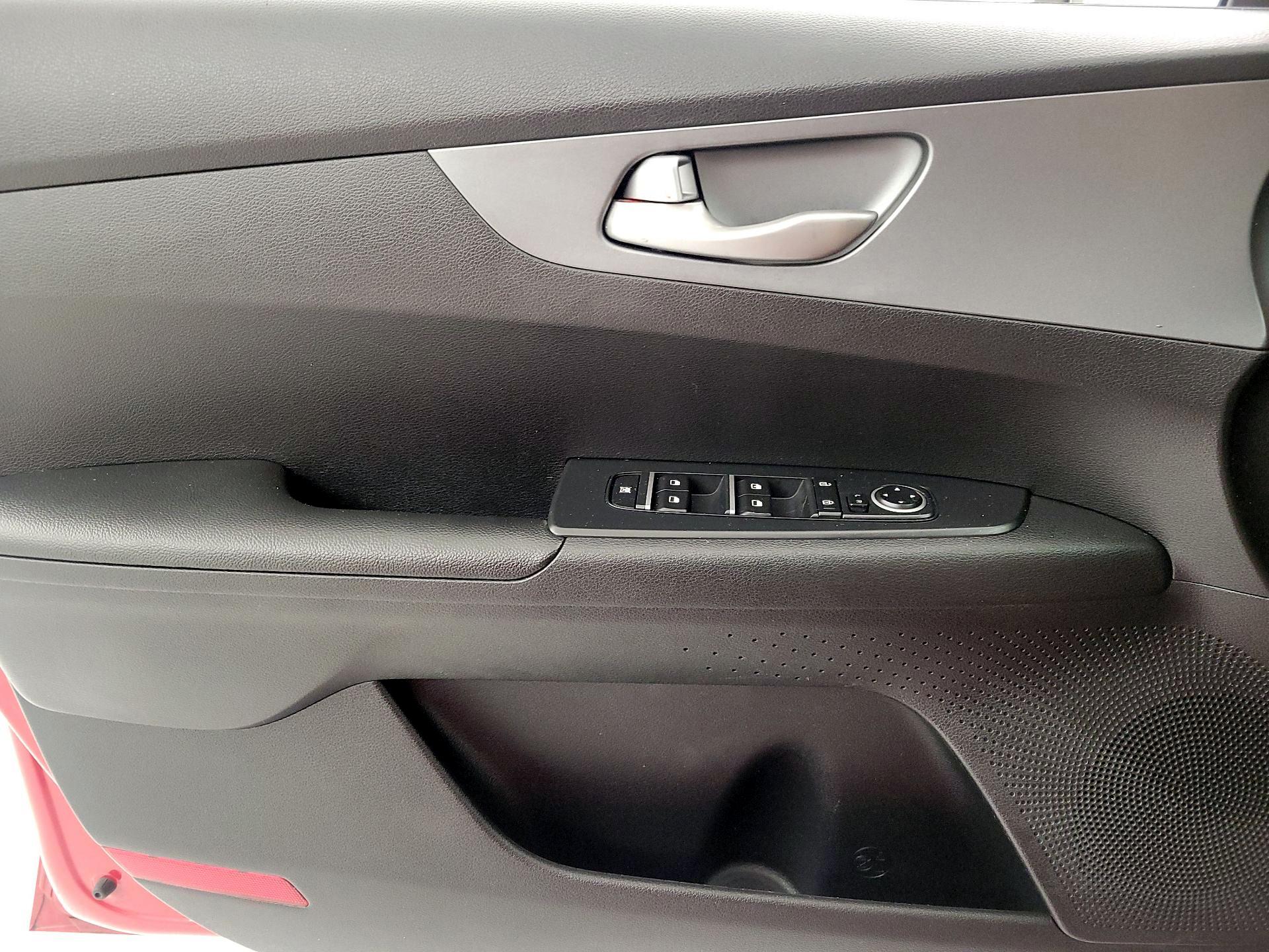 Thumbnail: 2020 Kia Forte - 12