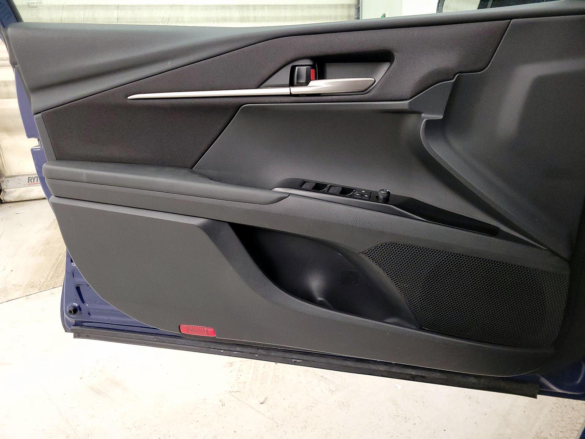 Thumbnail: 2025 Toyota Camry - 12