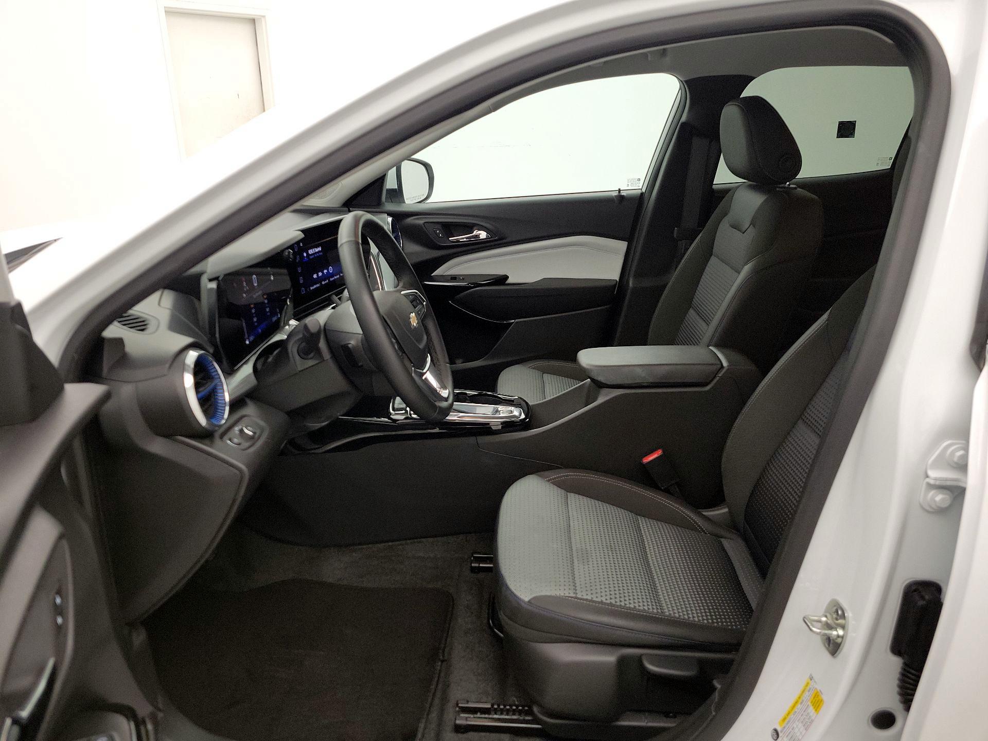 Thumbnail: 2025 Chevrolet Trax - 11