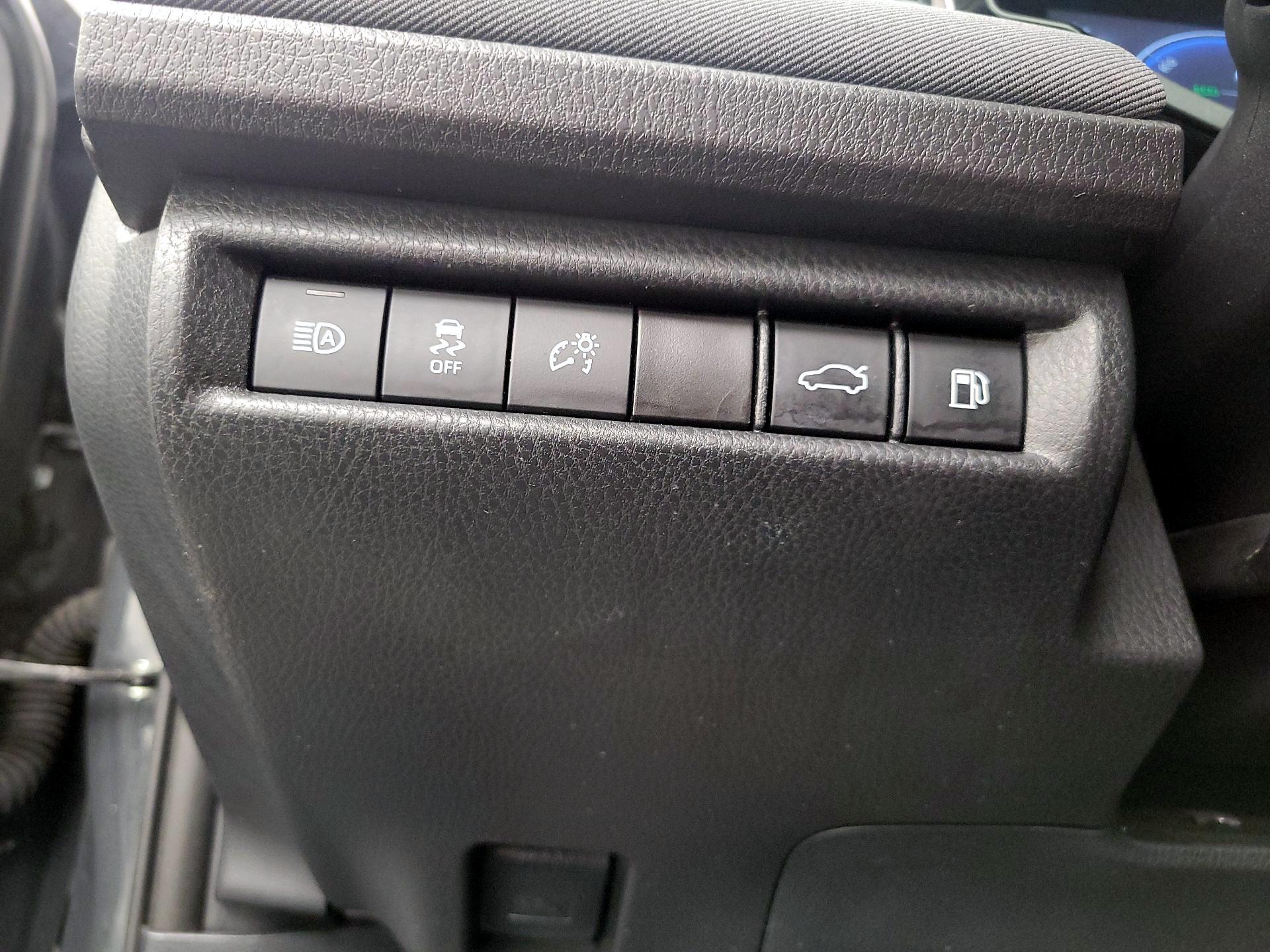 Thumbnail: 2025 Toyota Camry - 13