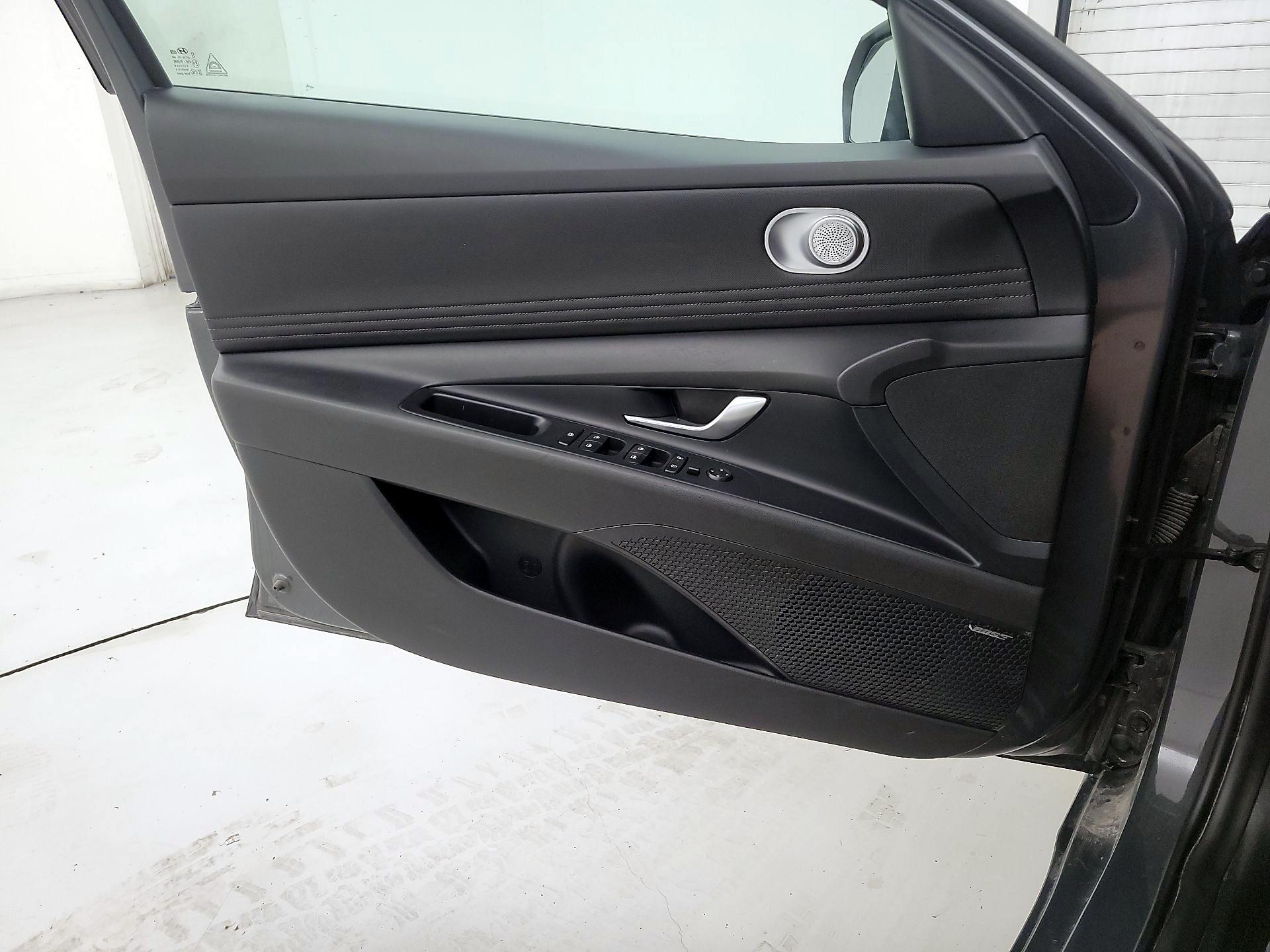 Thumbnail: 2025 Hyundai Elantra - 10