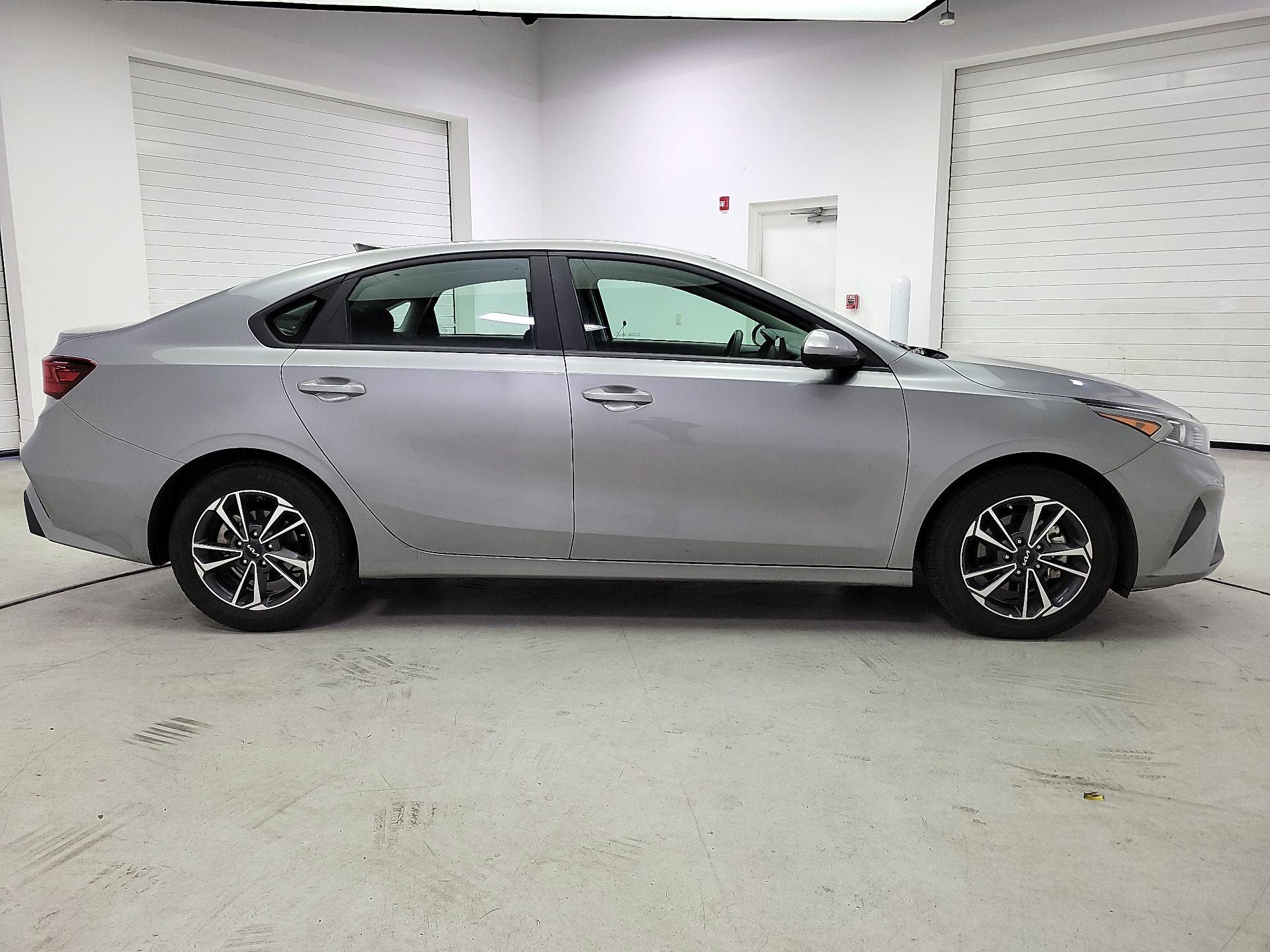 Thumbnail: 2024 Kia Forte - 4