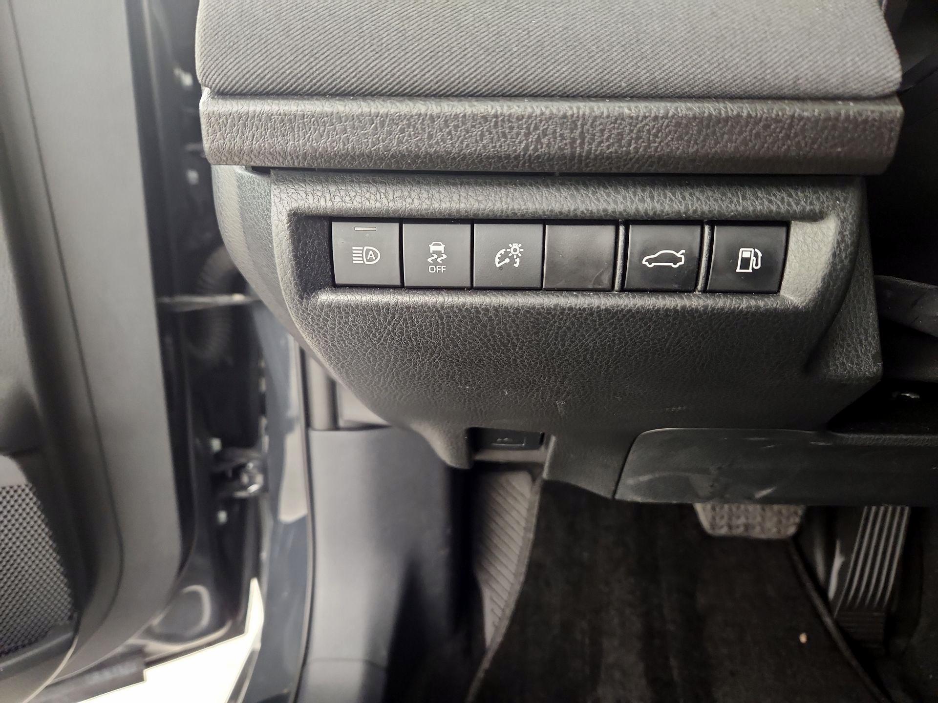 Thumbnail: 2025 Toyota Camry - 11