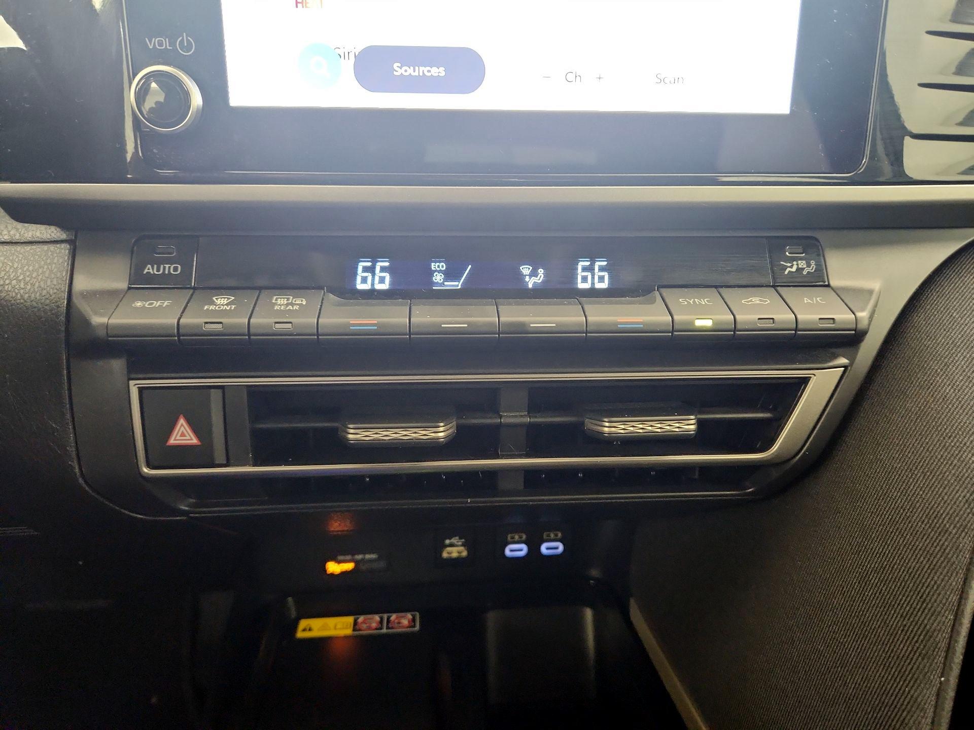 Thumbnail: 2025 Toyota Camry - 14