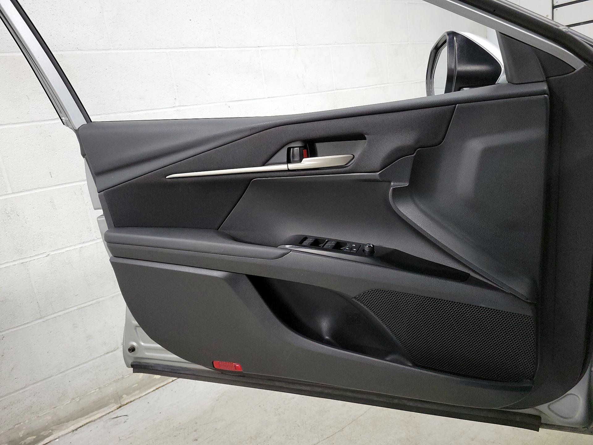 Thumbnail: 2025 Toyota Camry - 10