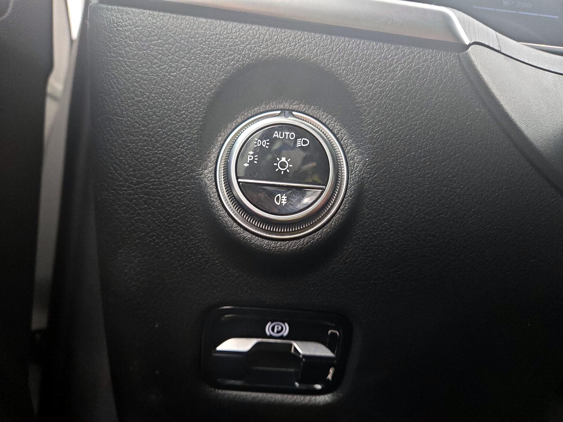 Thumbnail: 2024 Mercedes-Benz C-Class - 13