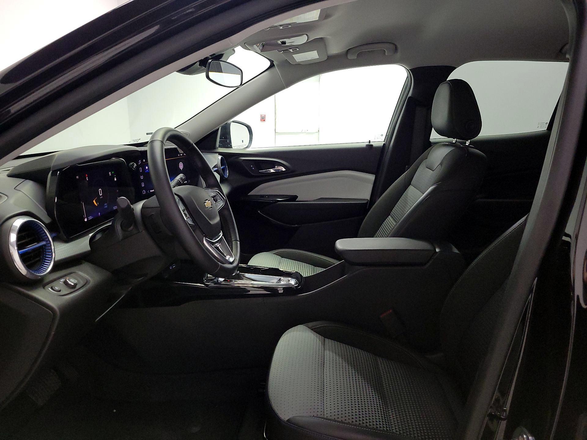 Thumbnail: 2025 Chevrolet Trax - 11