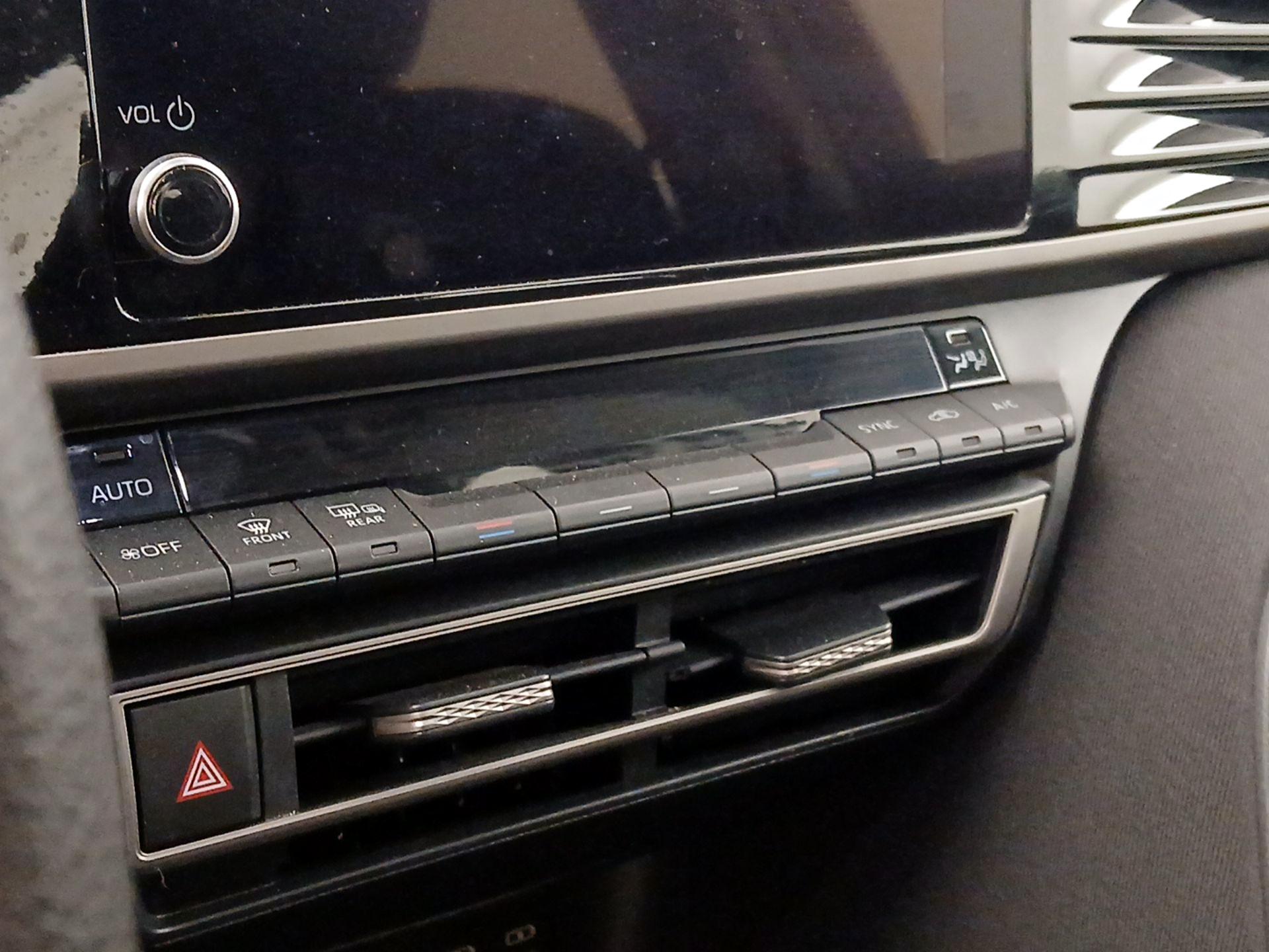 Thumbnail: 2025 Toyota Camry - 17