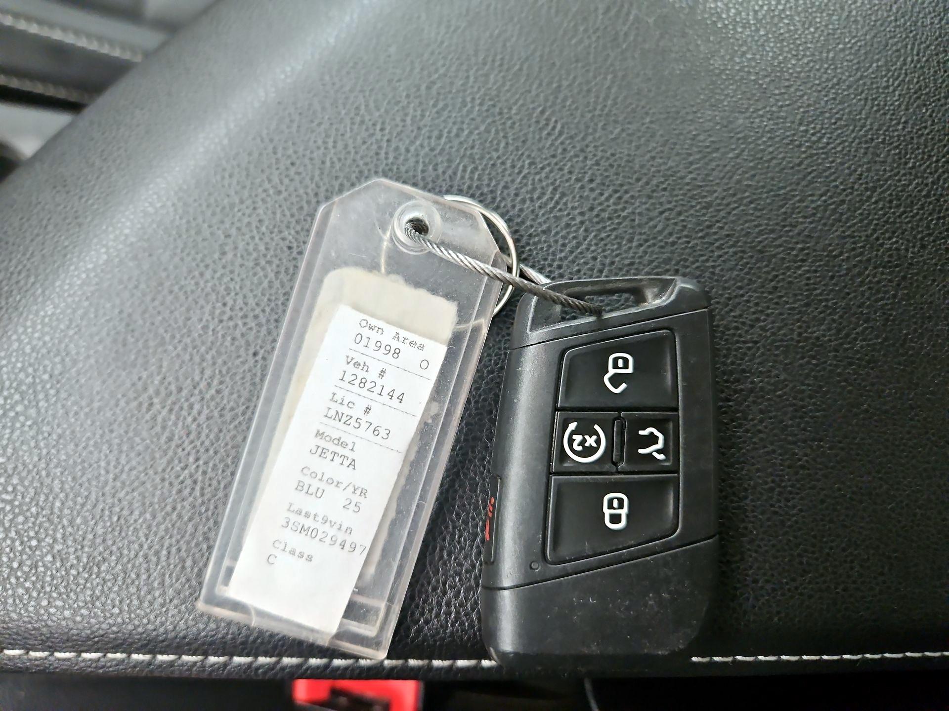 Thumbnail: 2025 Volkswagen Jetta - 18