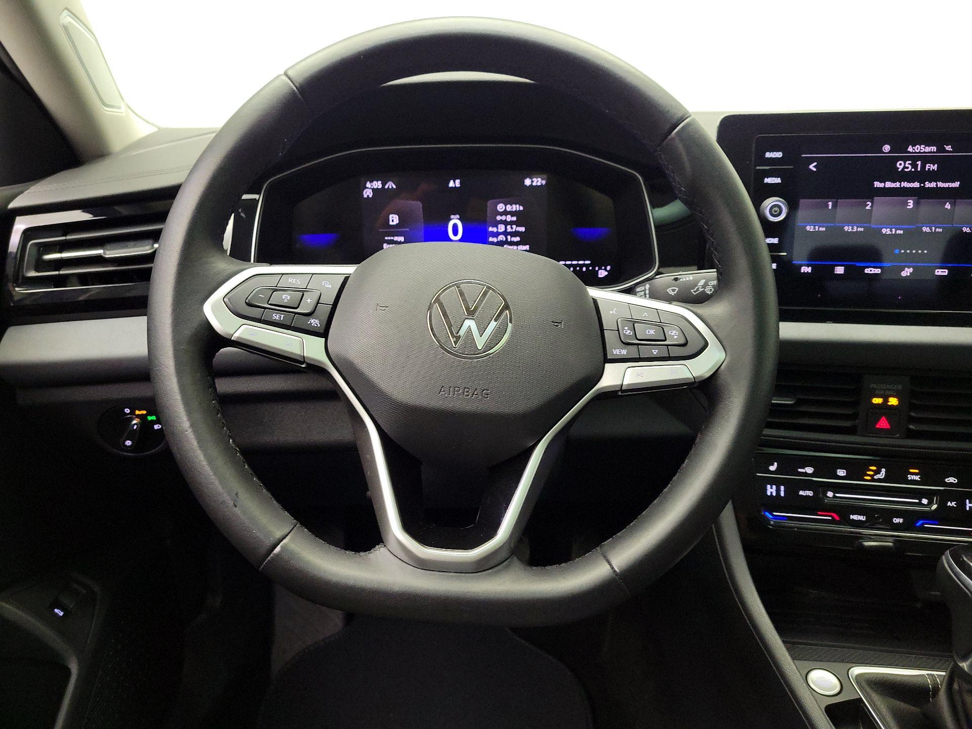 Thumbnail: 2025 Volkswagen Jetta - 10