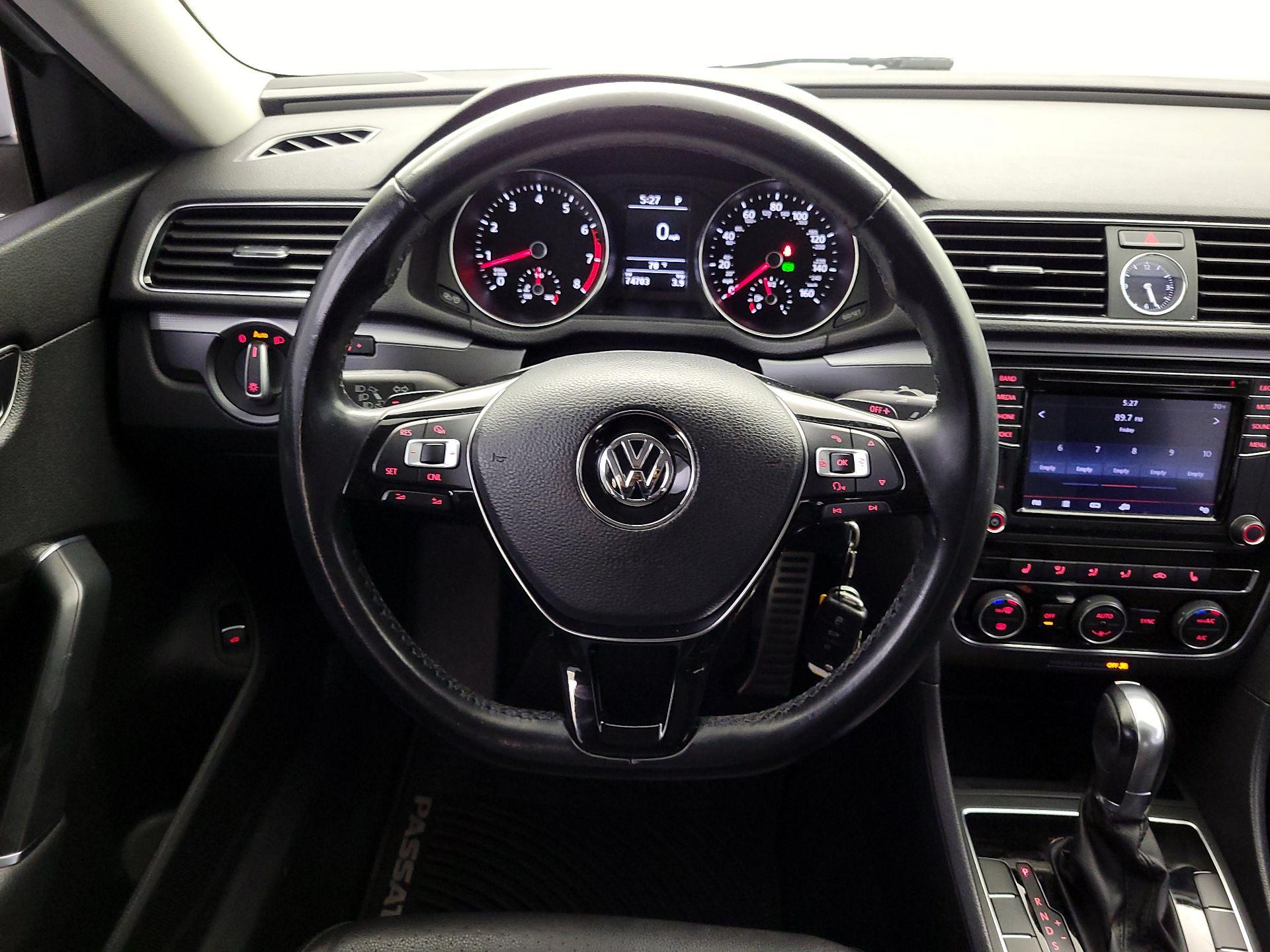 Thumbnail: 2017 Volkswagen Passat - 10