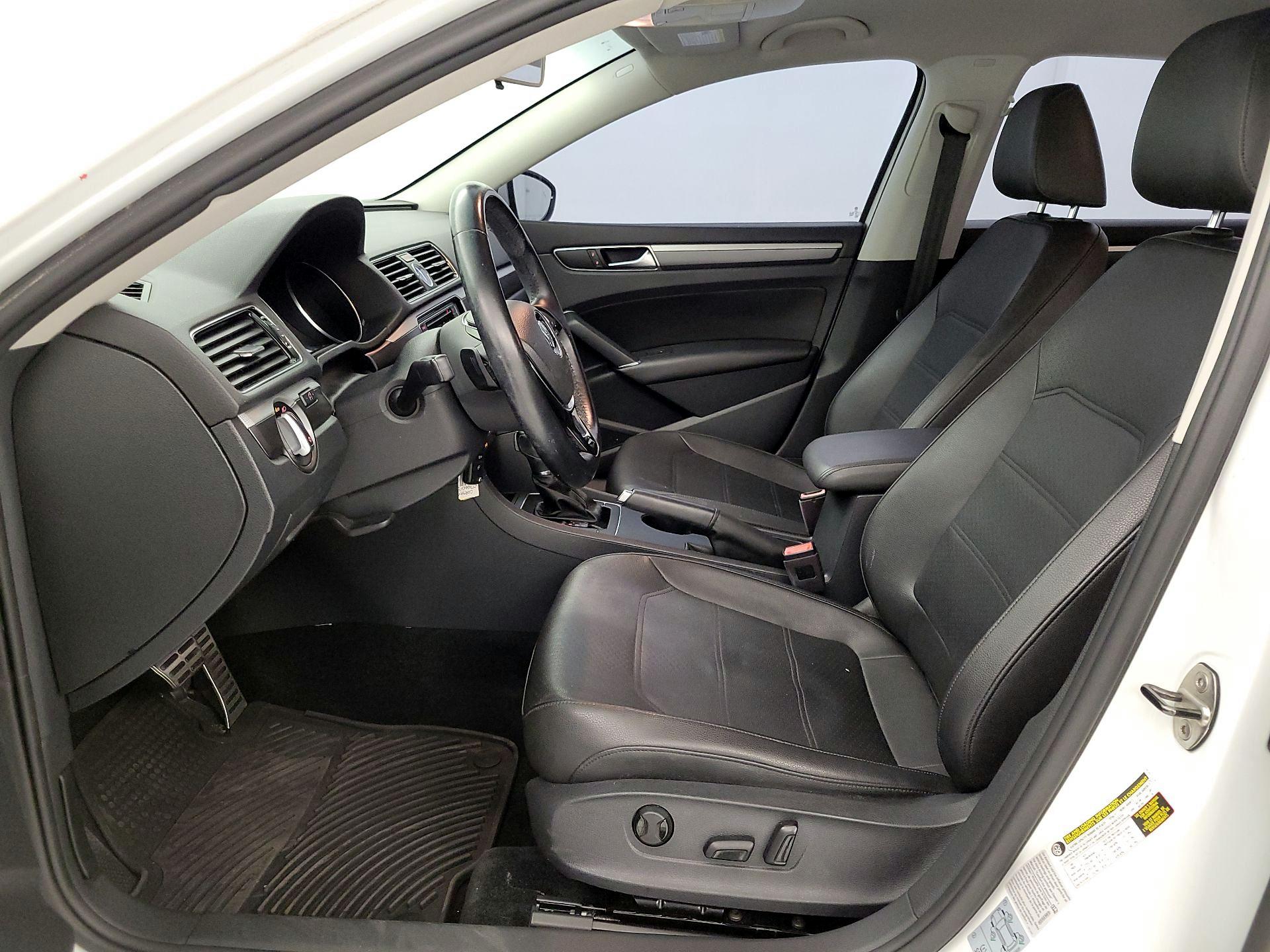 Thumbnail: 2017 Volkswagen Passat - 11