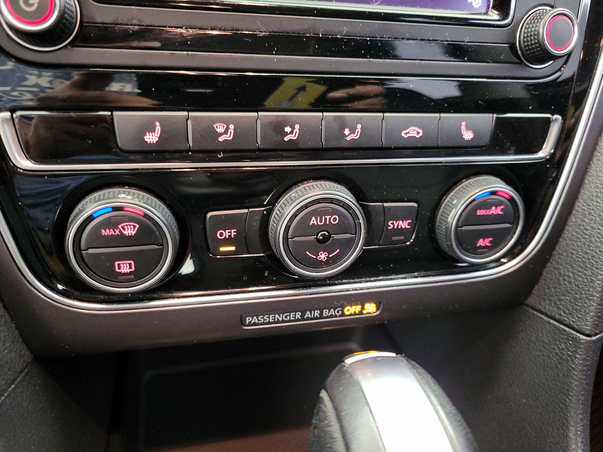 Thumbnail: 2017 Volkswagen Passat - 16