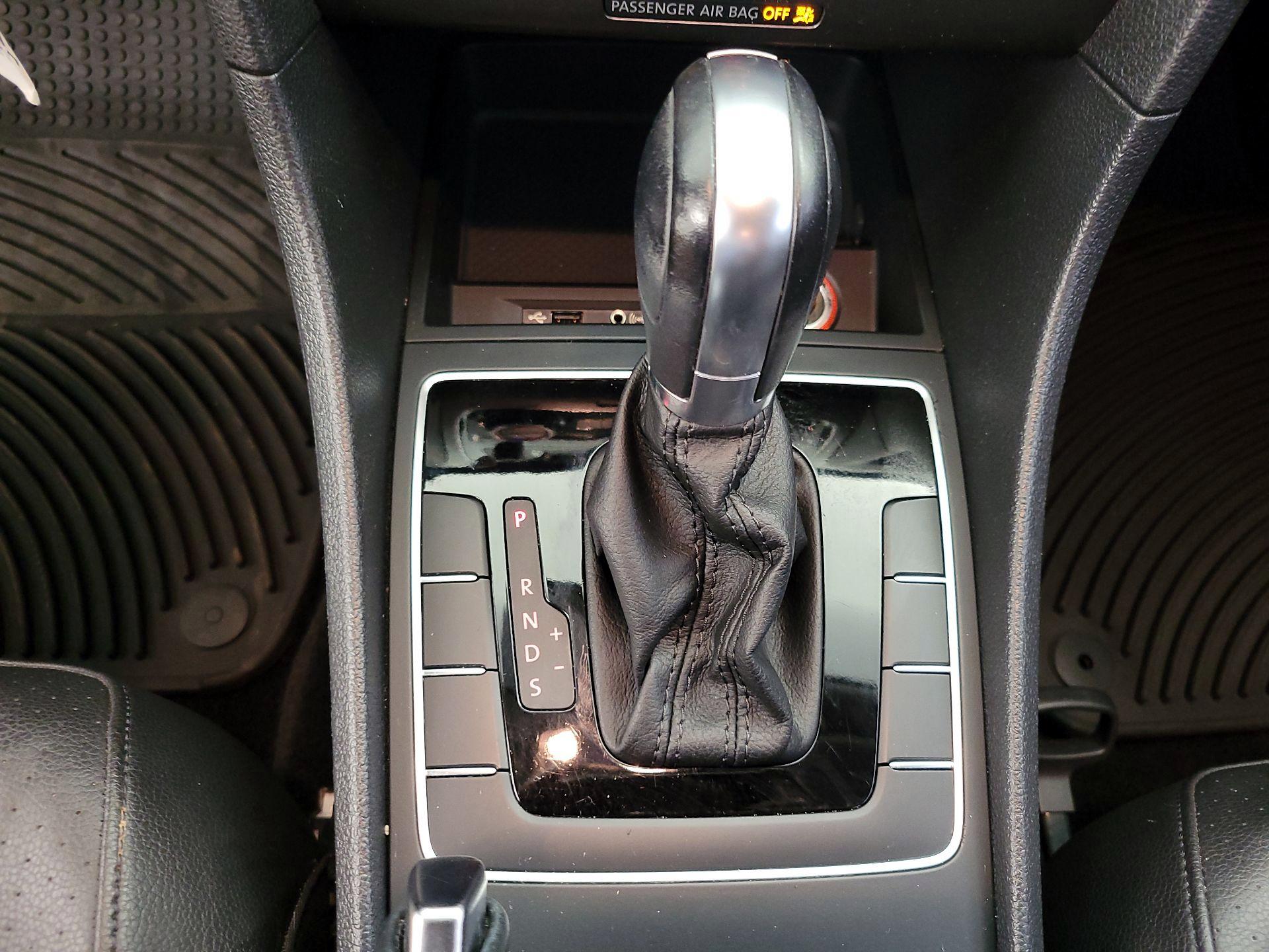 Thumbnail: 2017 Volkswagen Passat - 17