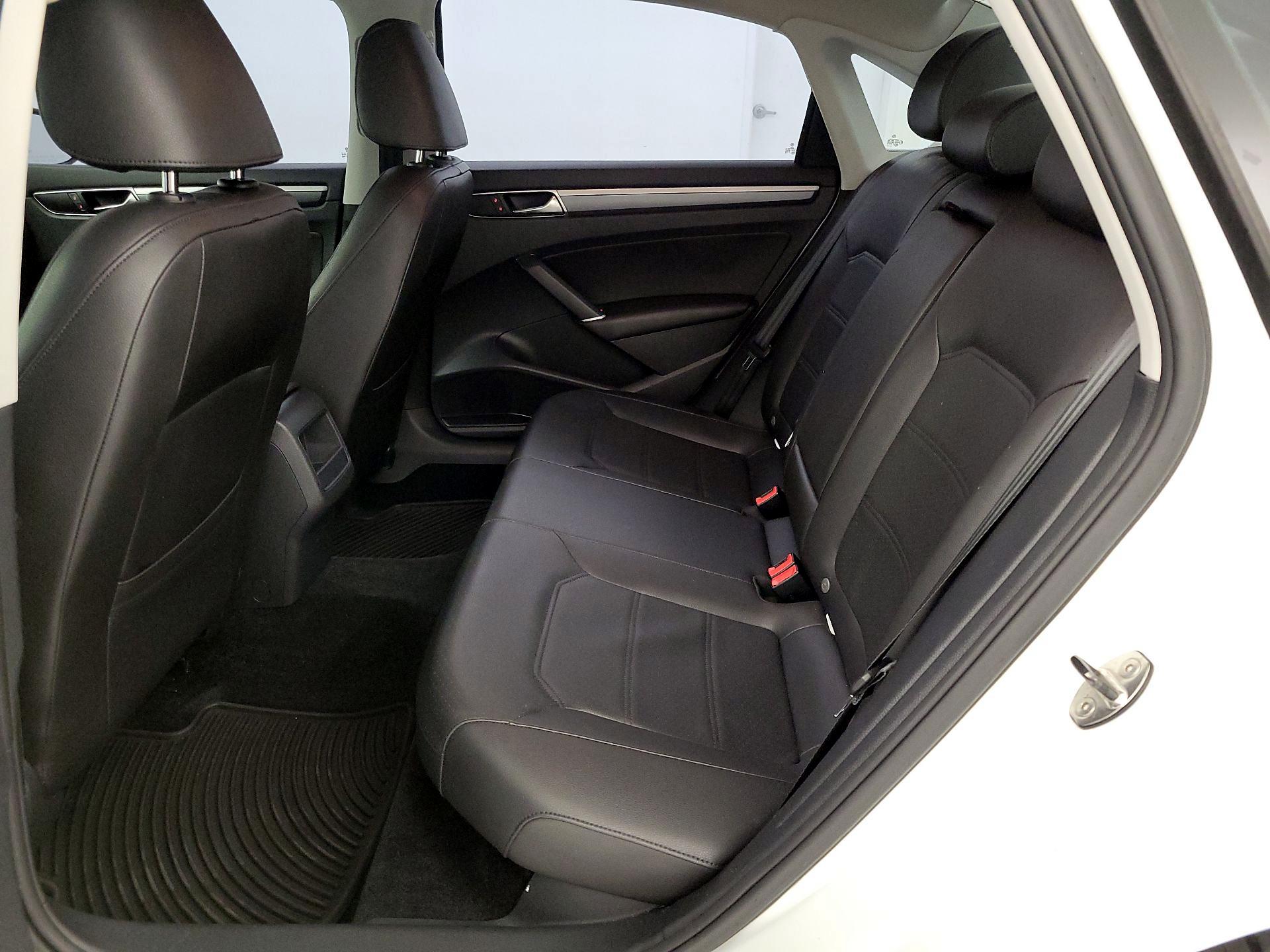 Thumbnail: 2017 Volkswagen Passat - 19