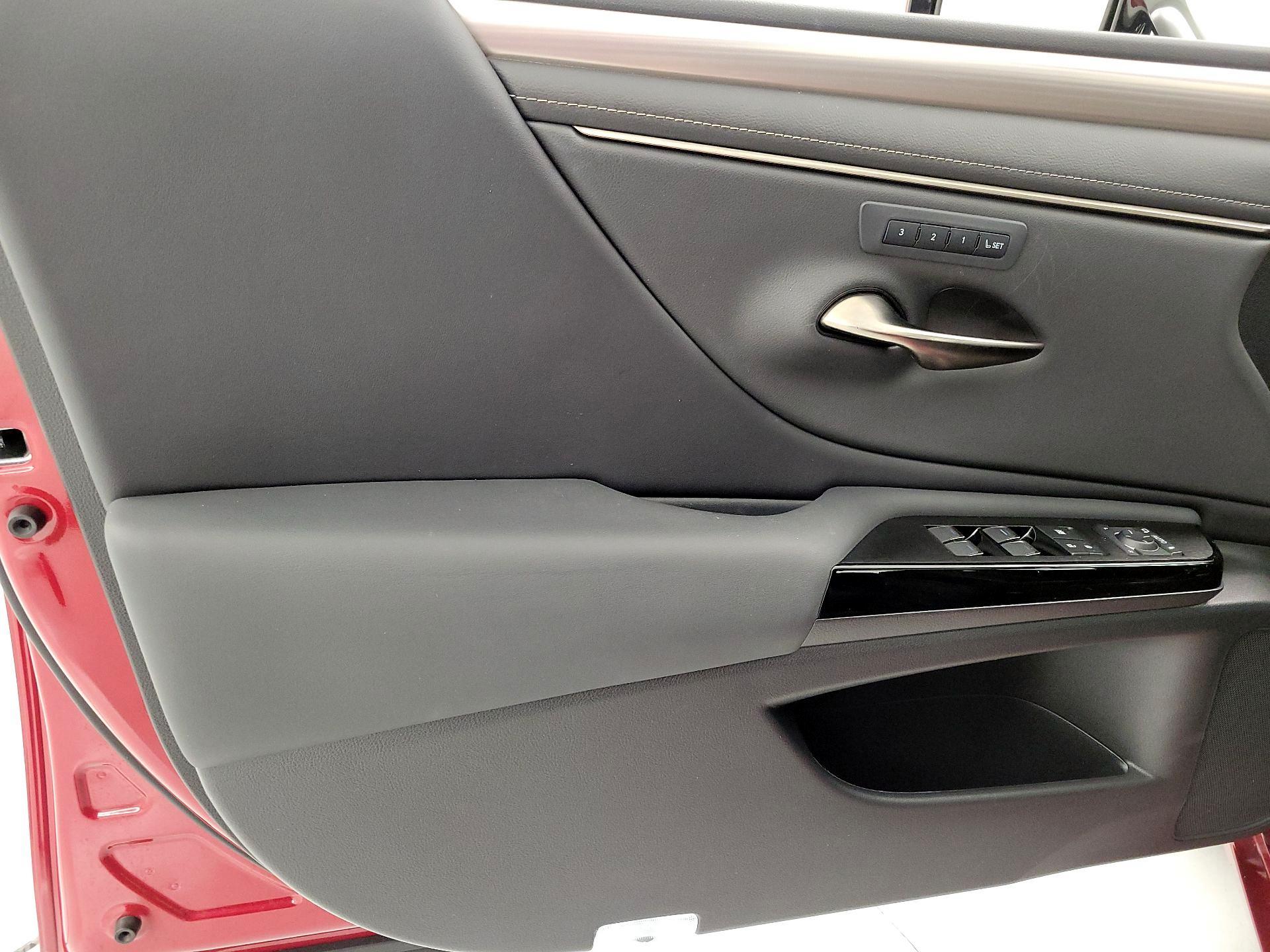 Thumbnail: 2022 Lexus ES - 12