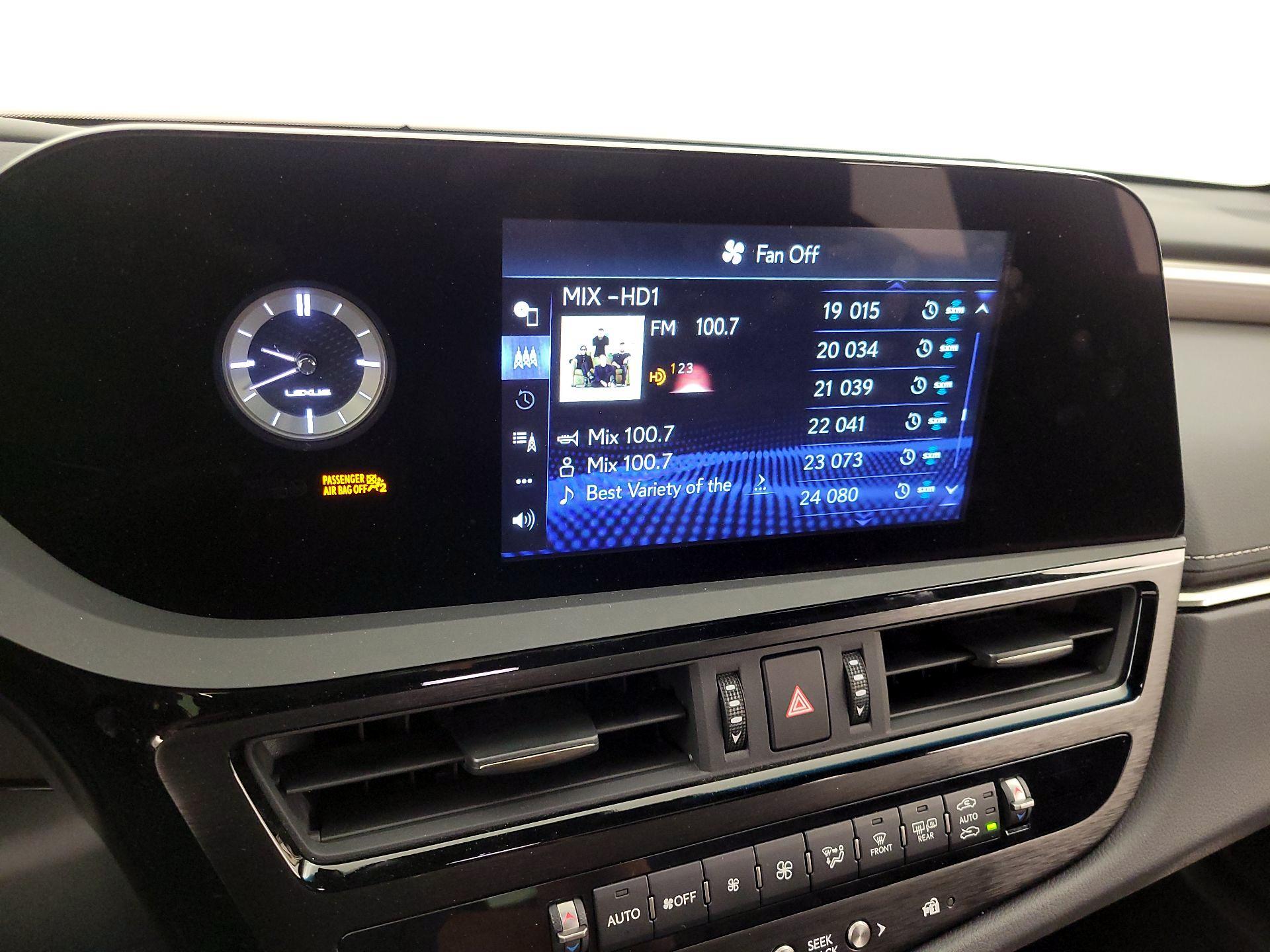 Thumbnail: 2022 Lexus ES - 15