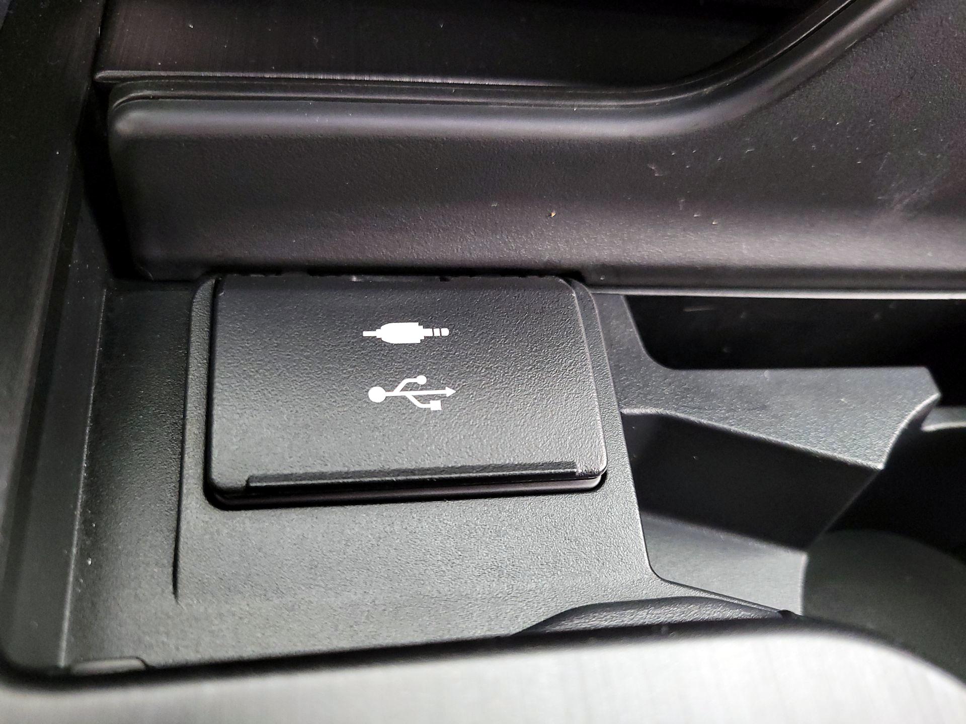 Thumbnail: 2022 Lexus ES - 18