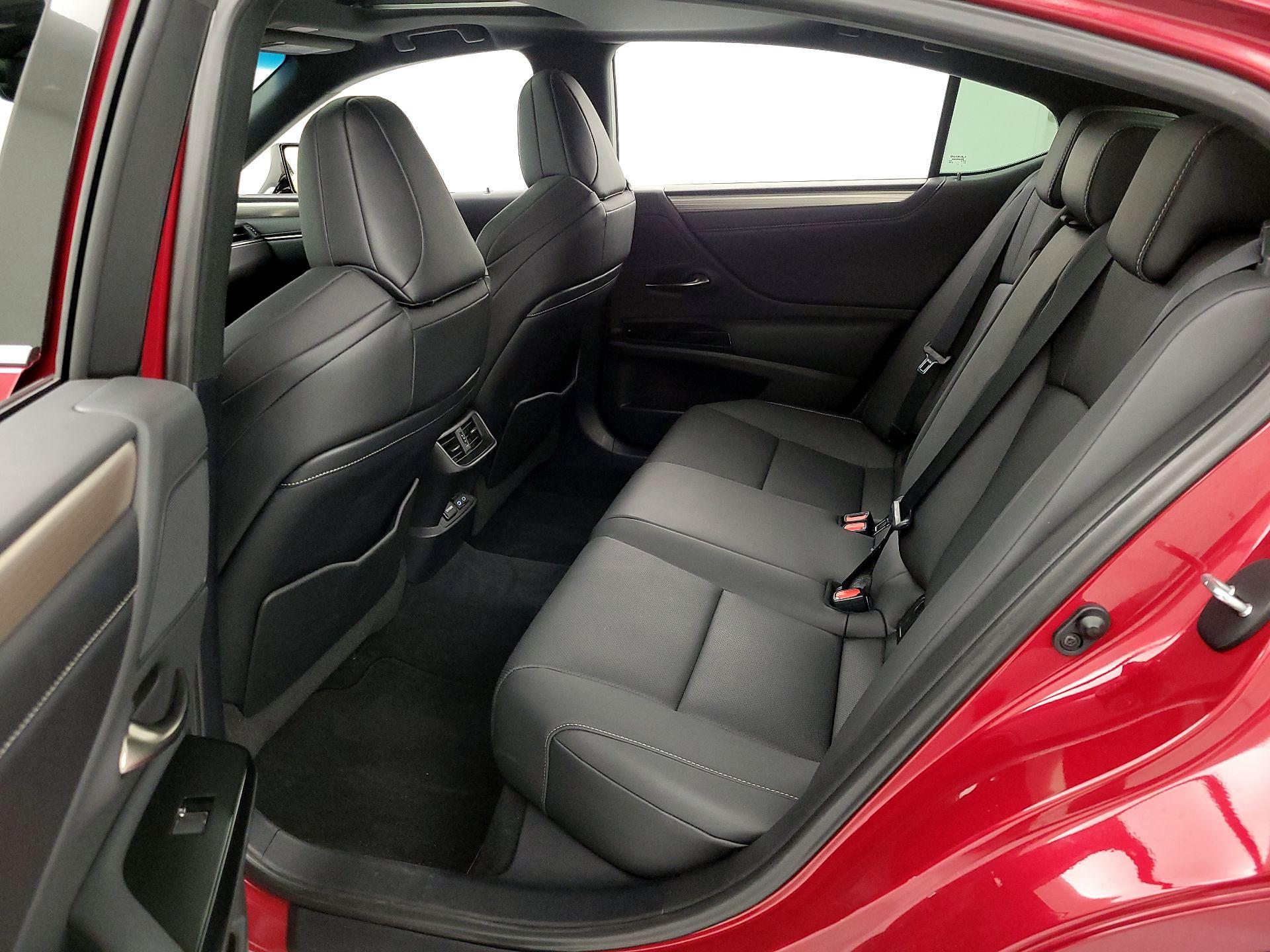 Thumbnail: 2022 Lexus ES - 20